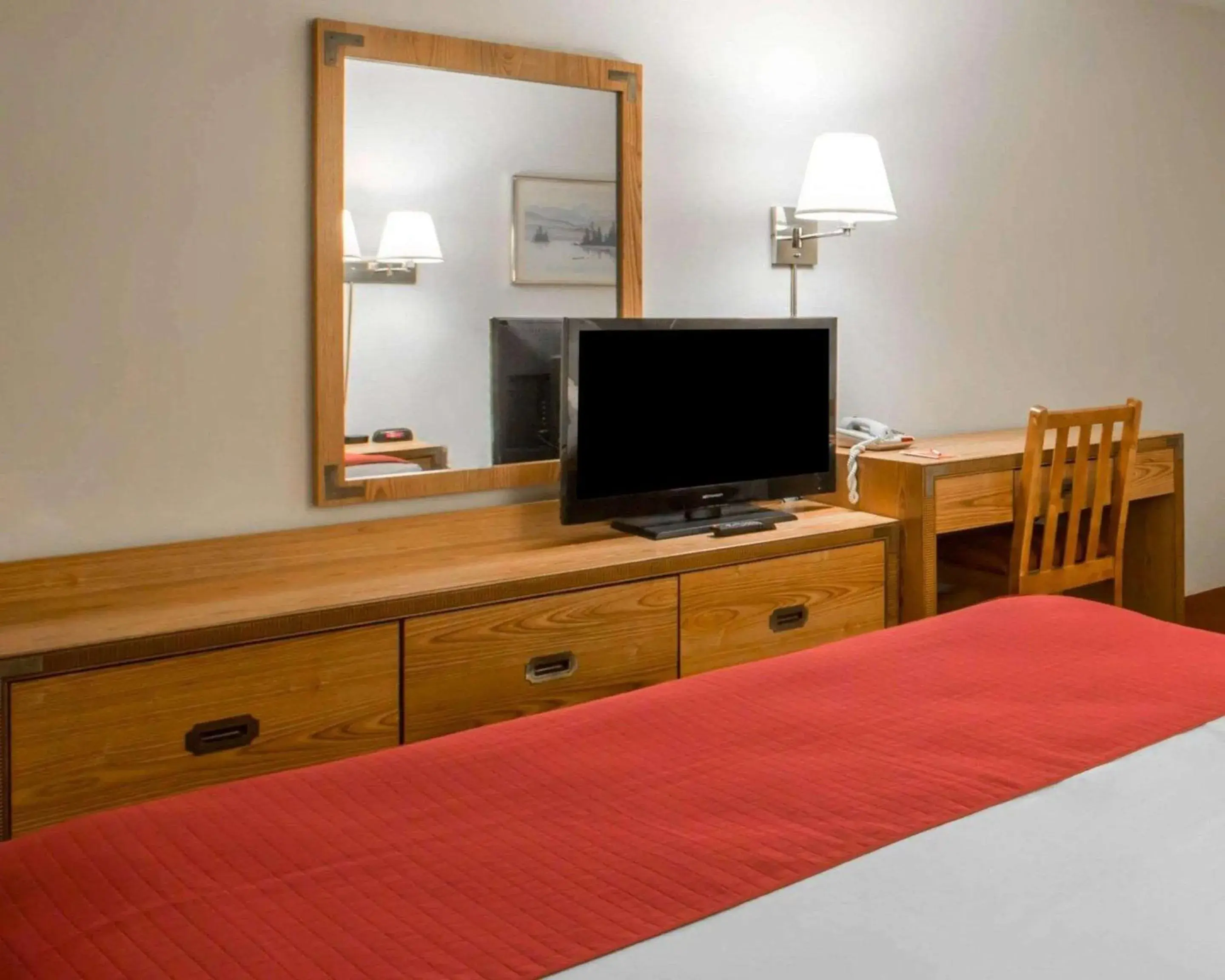 Photo of the whole room, Bed in Rodeway Inn Lake Placid South Photo of the whole room, Bed in Rodeway Inn Lake Placid South