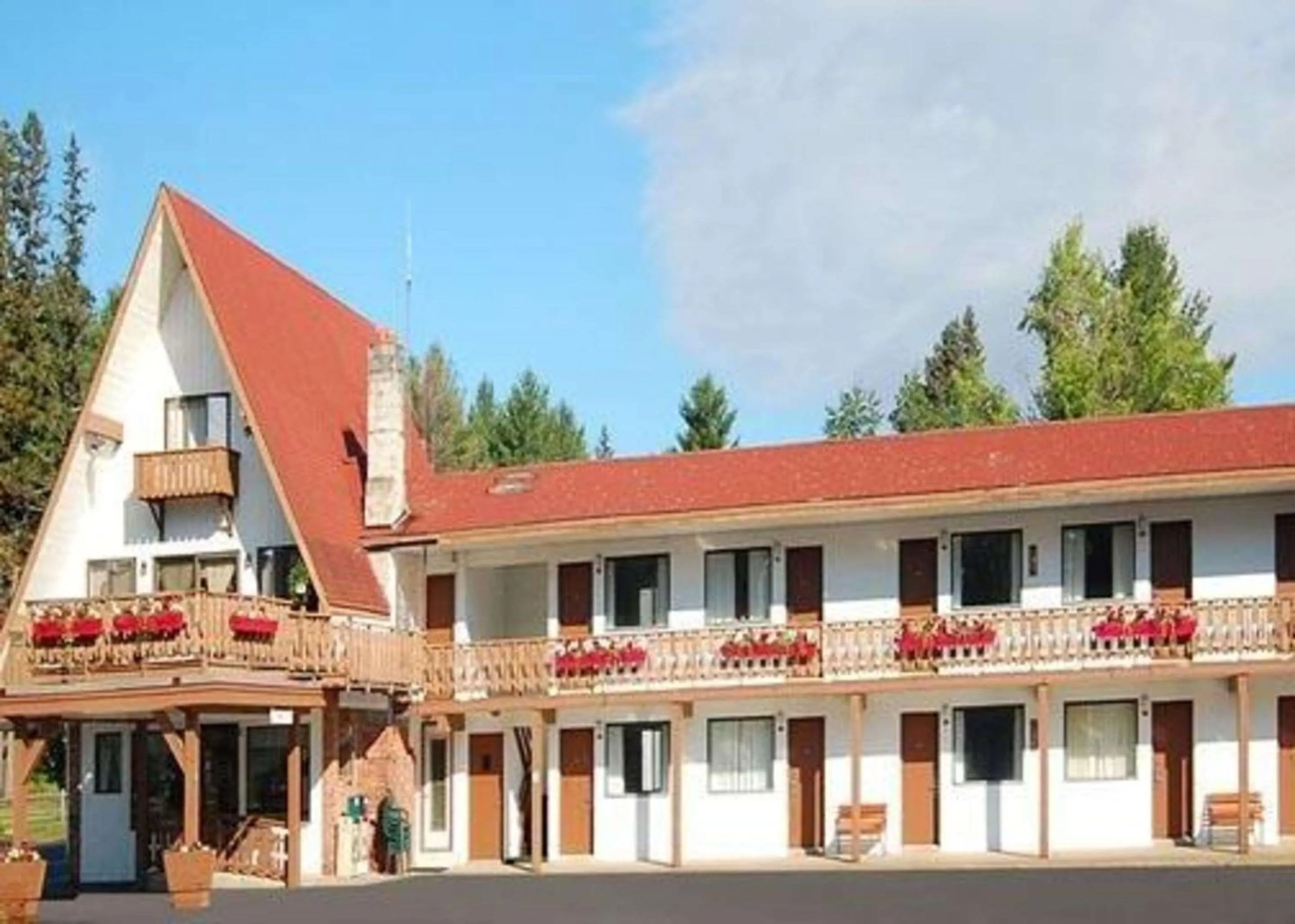 Property building in Rodeway Inn Lake Placid South