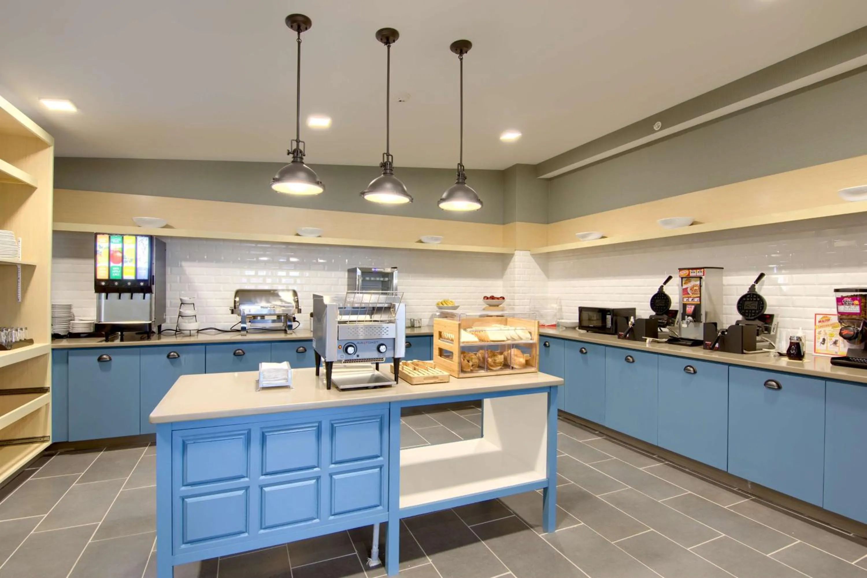 Breakfast in Comfort Inn & Suites Liverpool - Syracuse North