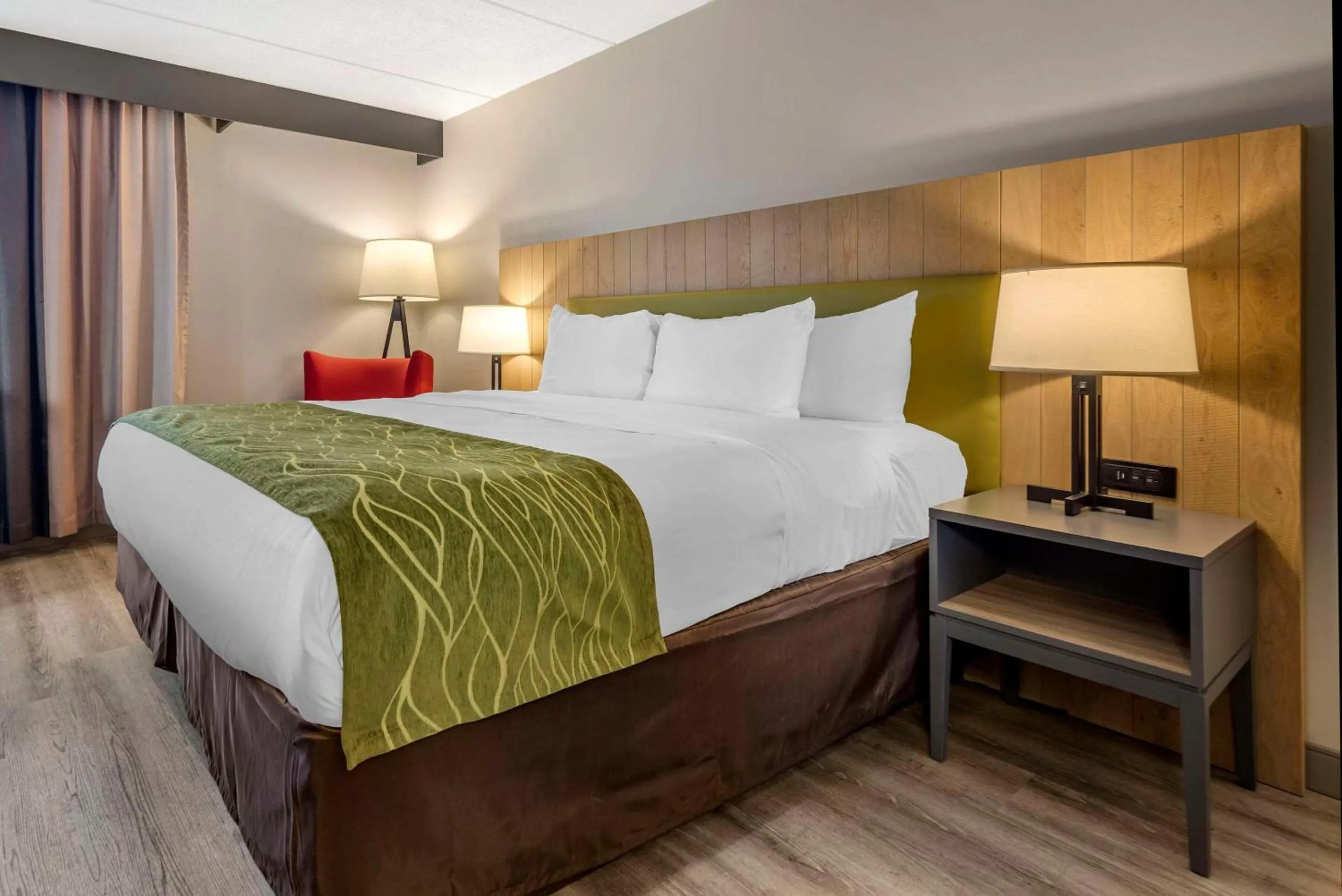Bedroom, Bed in Comfort Inn & Suites Liverpool - Syracuse North
