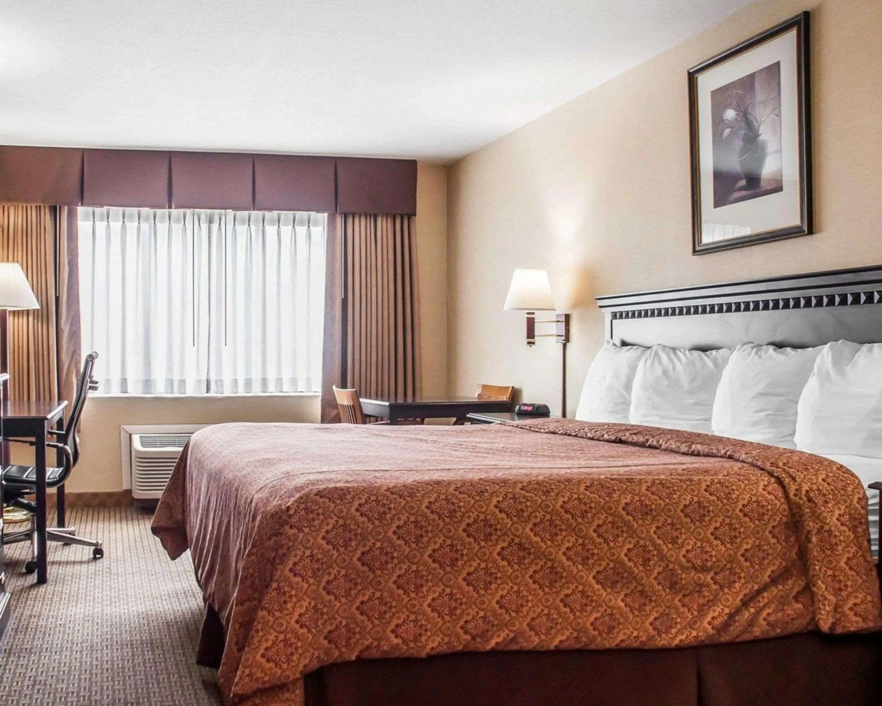 Bedroom, Bed in Econo Lodge Elmira-Corning