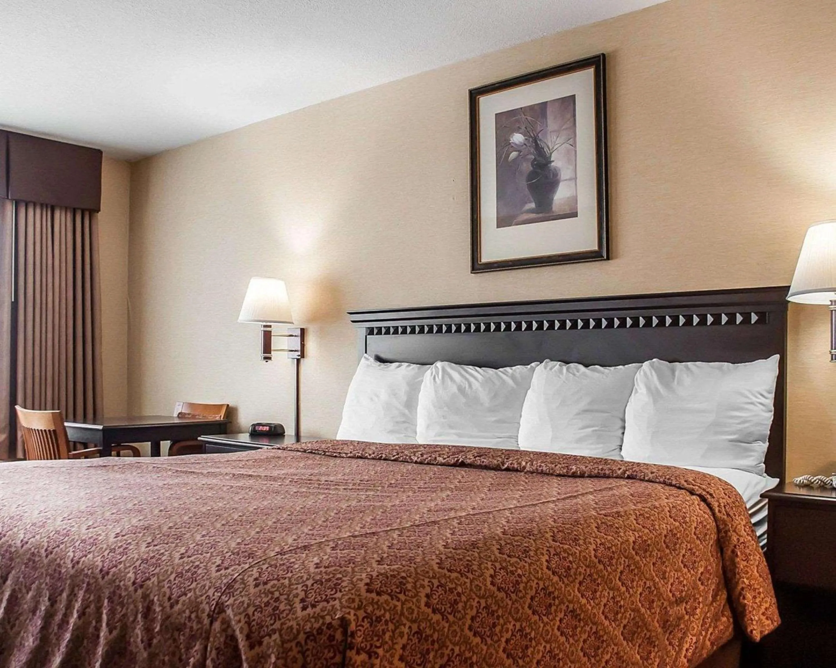 Bedroom, Bed in Econo Lodge Elmira-Corning