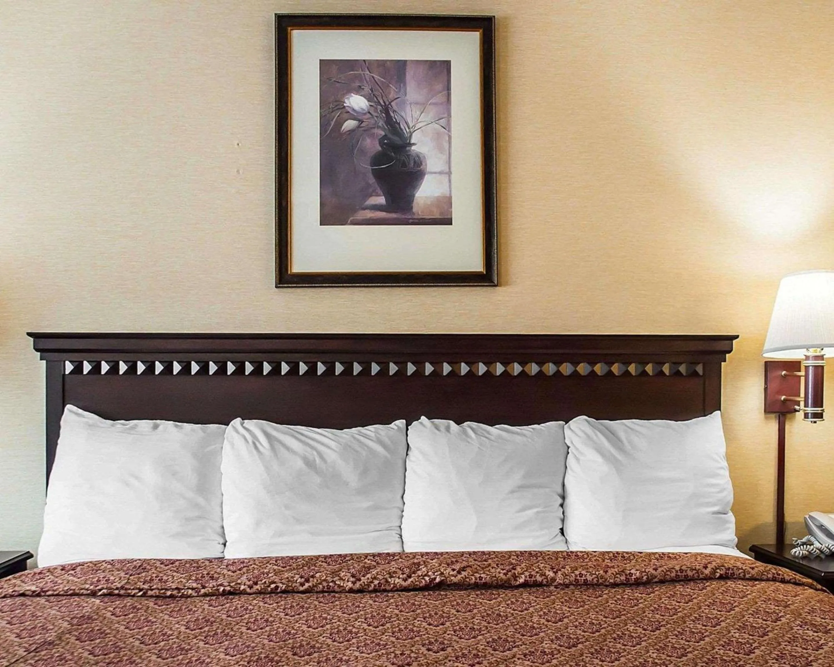 Bedroom, Bed in Econo Lodge Elmira-Corning