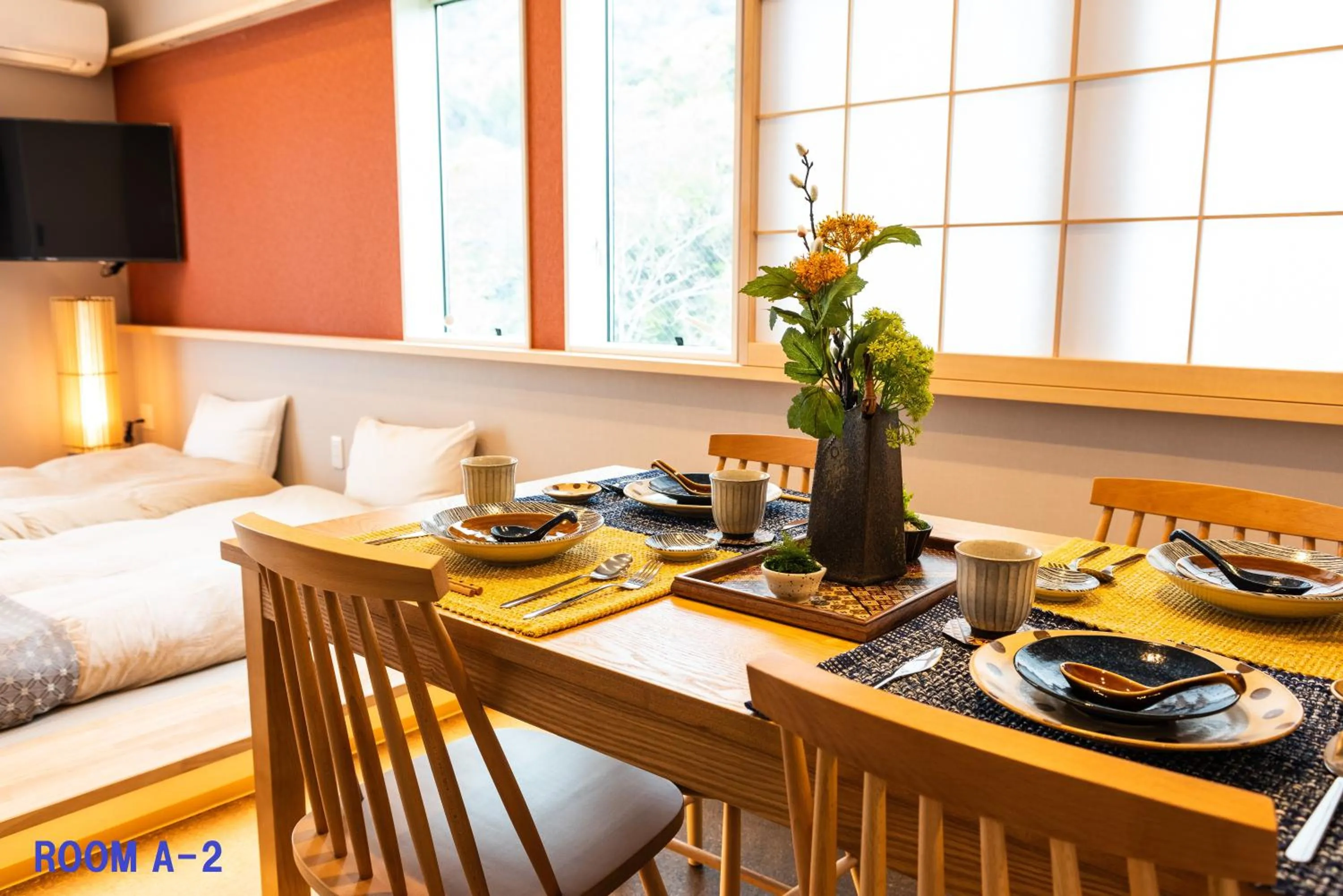 Dining area, Bed in MEIBI Hakone Yumoto