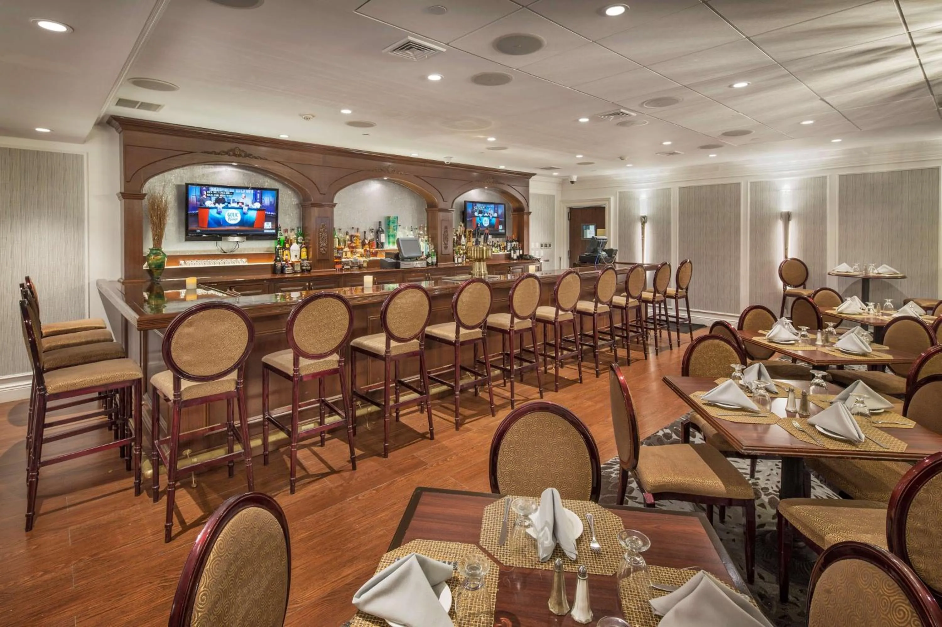 Lounge or bar in DoubleTree by Hilton Nanuet