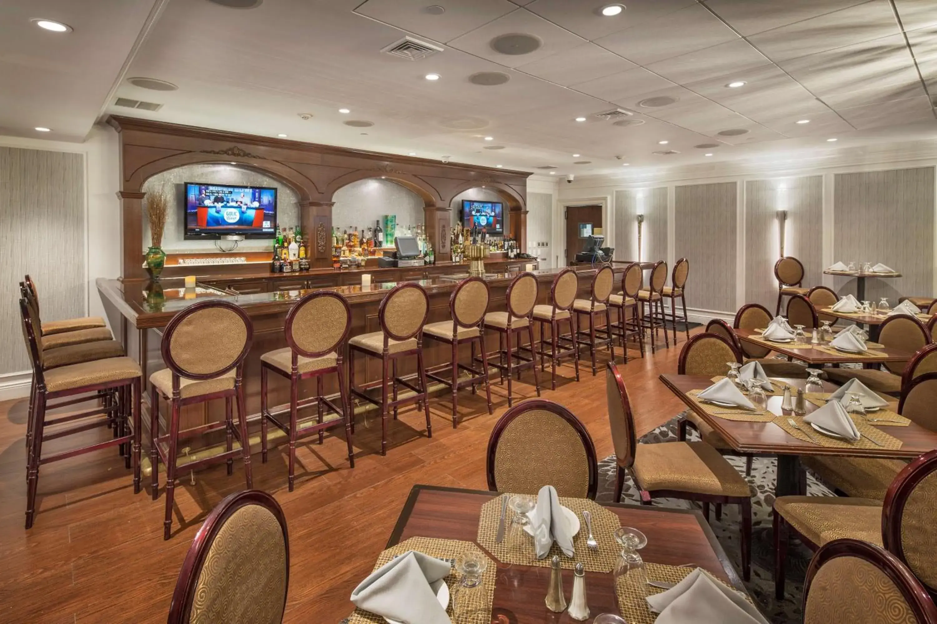 Lounge or bar in DoubleTree by Hilton Nanuet Lounge or bar in DoubleTree by Hilton Nanuet