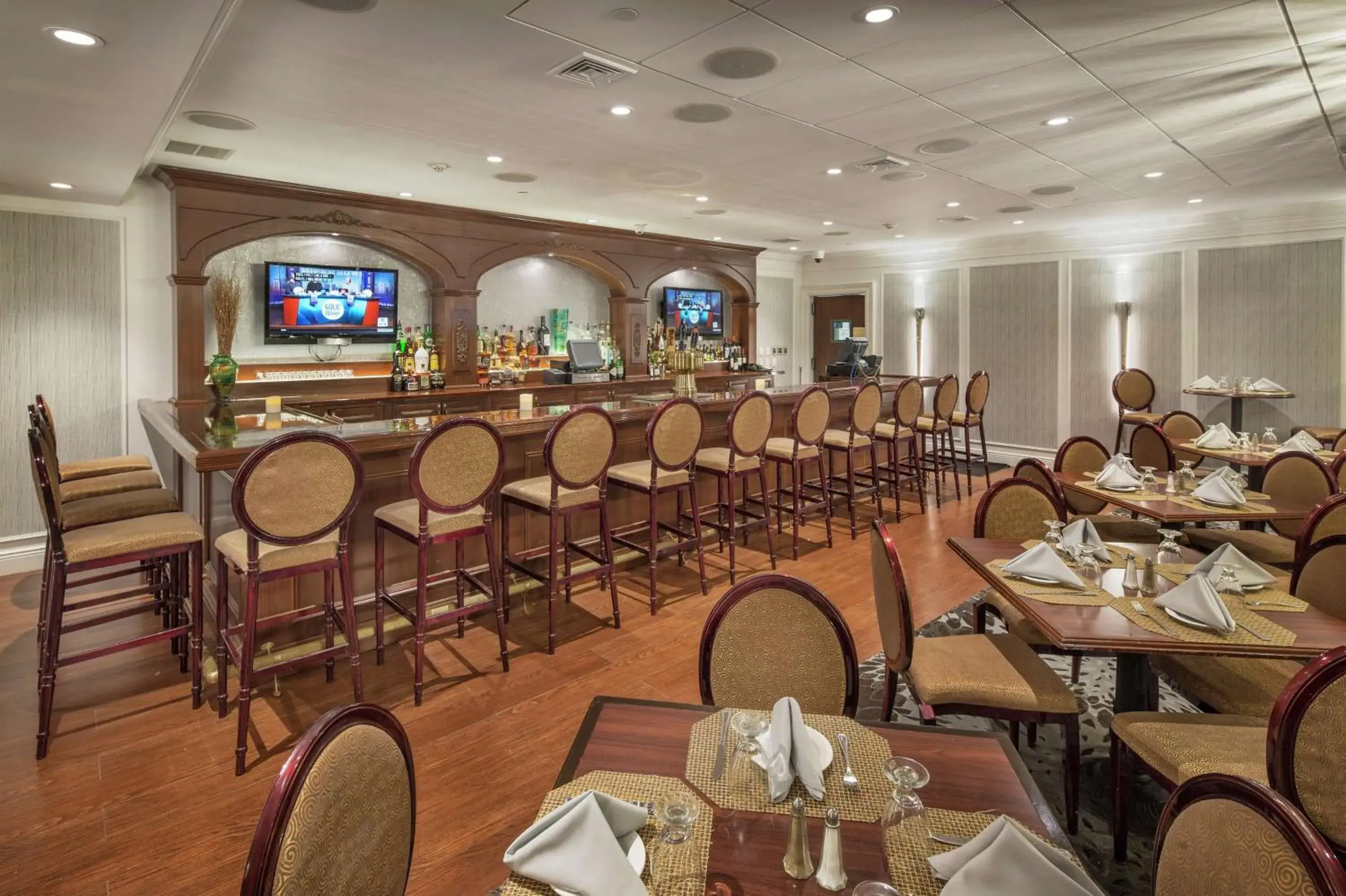 Lounge or bar in DoubleTree by Hilton Nanuet Lounge or bar in DoubleTree by Hilton Nanuet