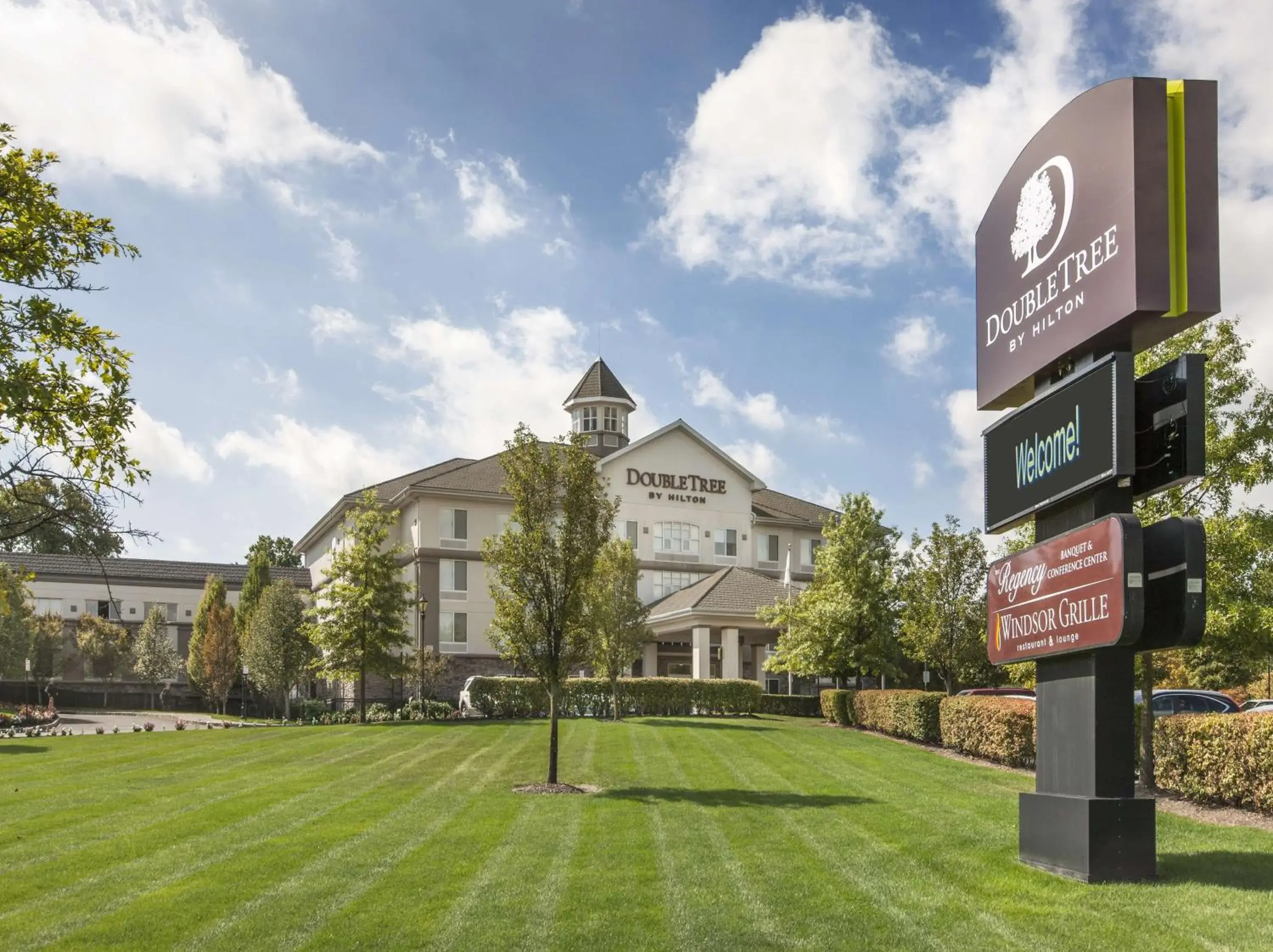 Property building in DoubleTree by Hilton Nanuet Property building in DoubleTree by Hilton Nanuet