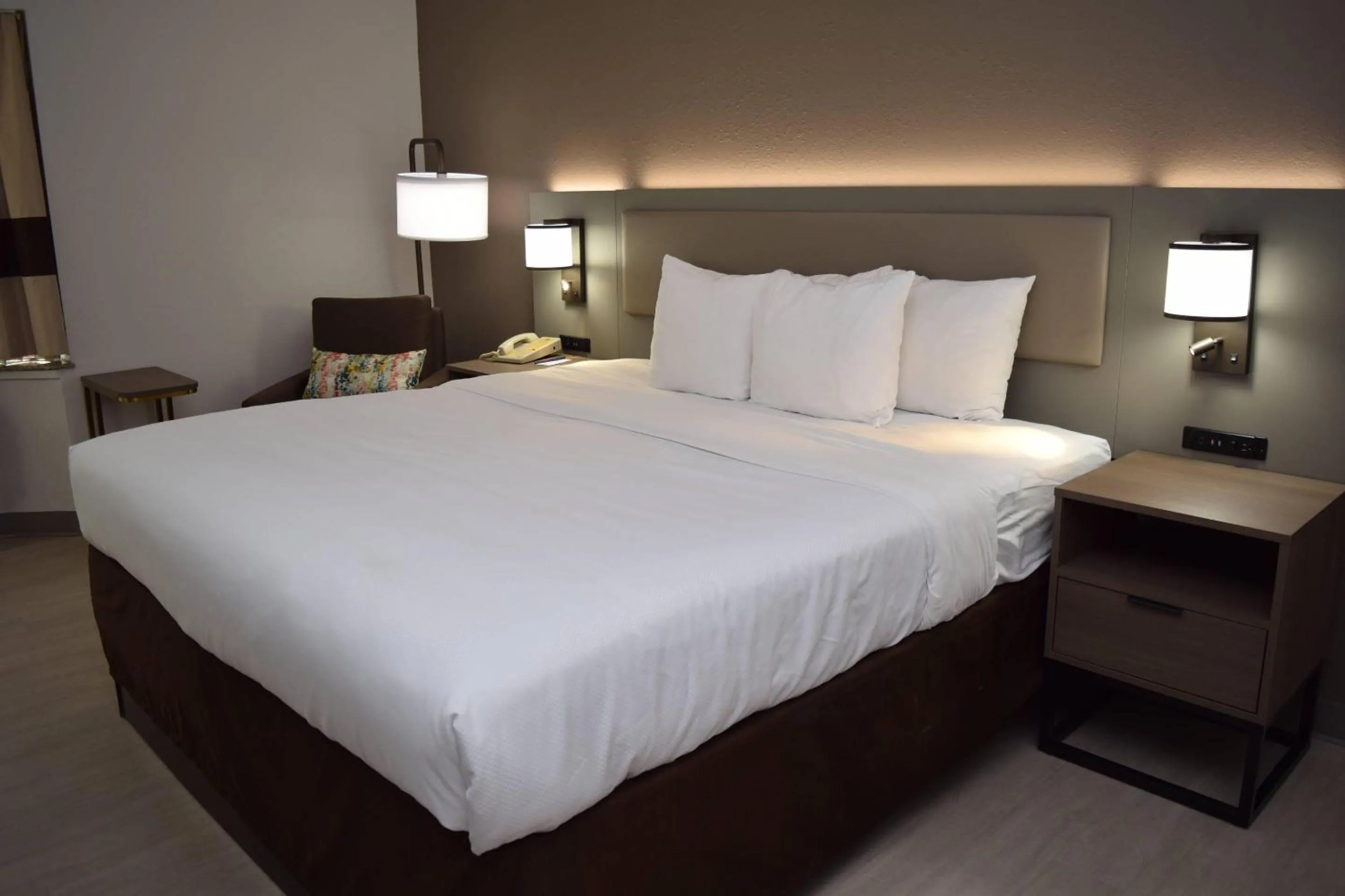 Bedroom, Bed in Comfort Inn & Suites Syracuse-Carrier Circle