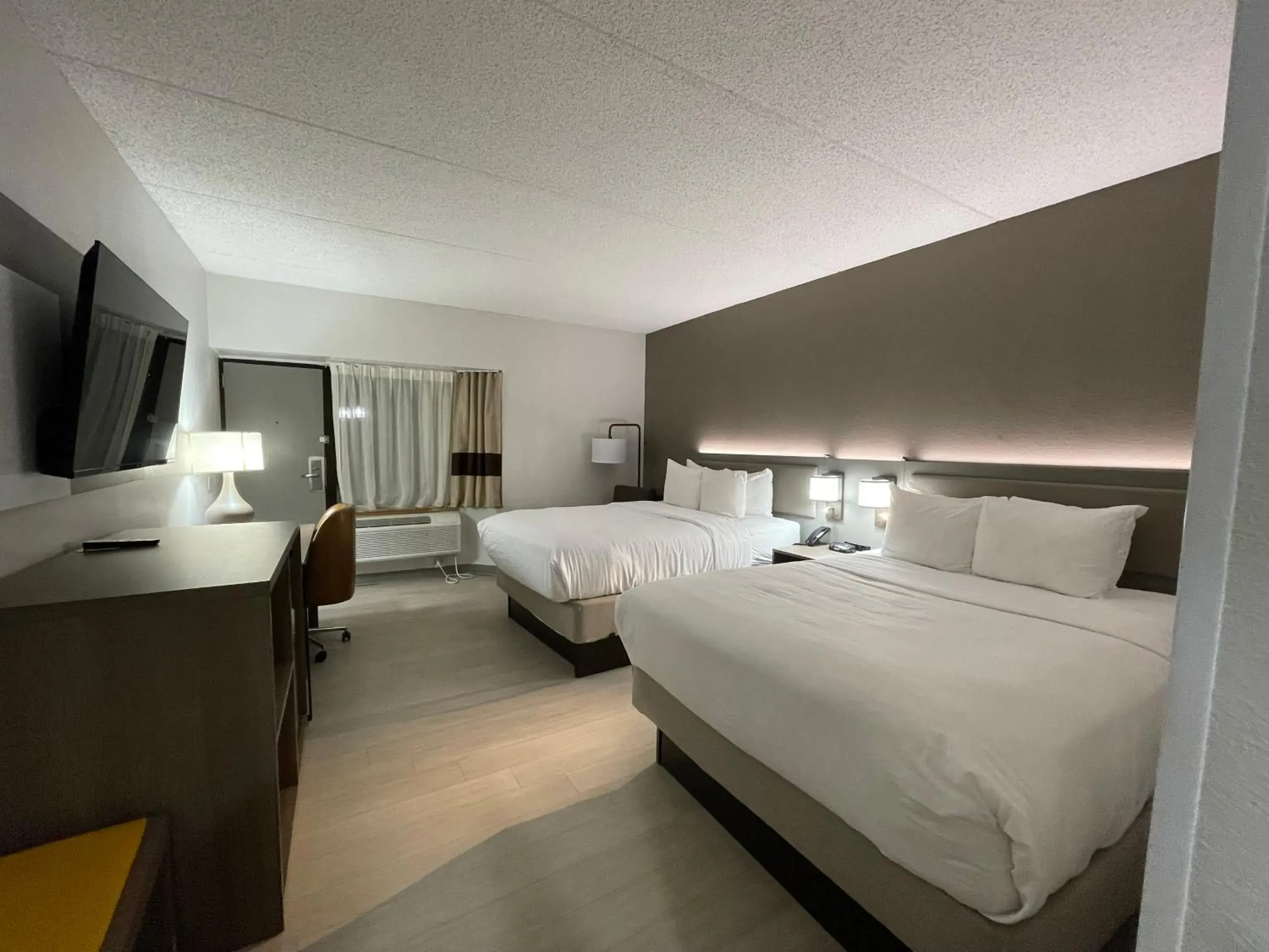 Photo of the whole room, Bed in Comfort Inn & Suites Syracuse-Carrier Circle Photo of the whole room, Bed in Comfort Inn & Suites Syracuse-Carrier Circle