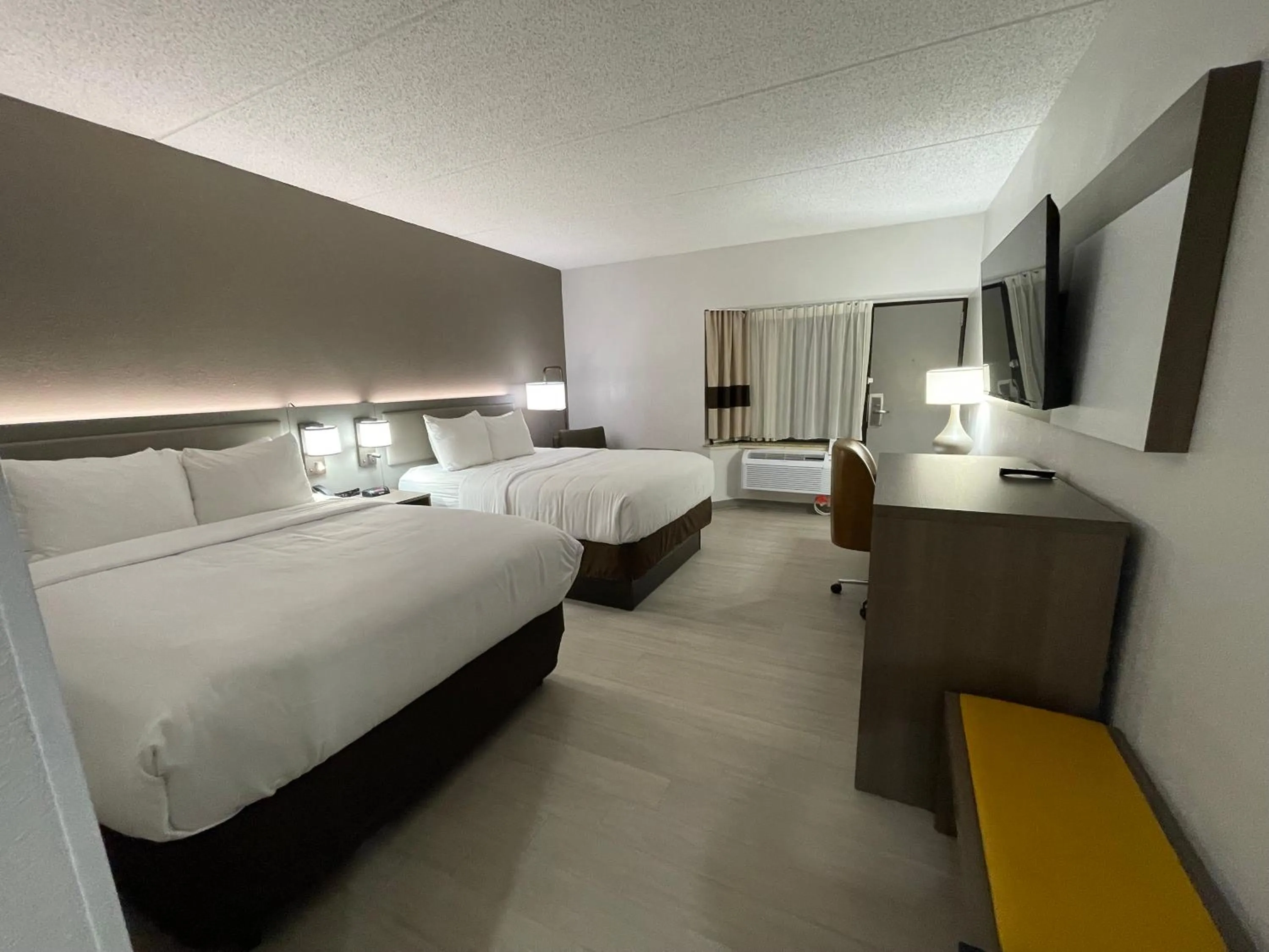 Bed in Comfort Inn & Suites Syracuse-Carrier Circle