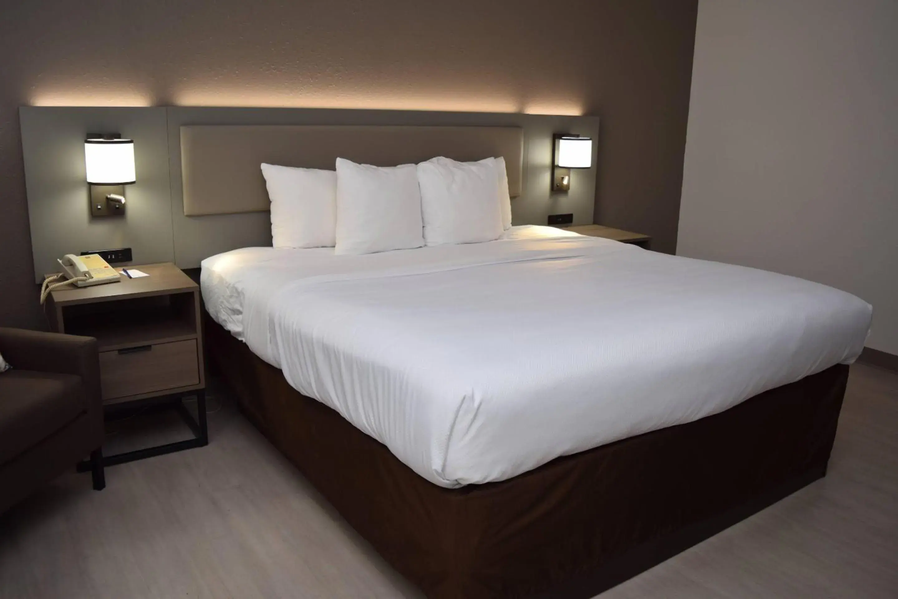 Bedroom, Bed in Comfort Inn & Suites Syracuse-Carrier Circle Bedroom, Bed in Comfort Inn & Suites Syracuse-Carrier Circle