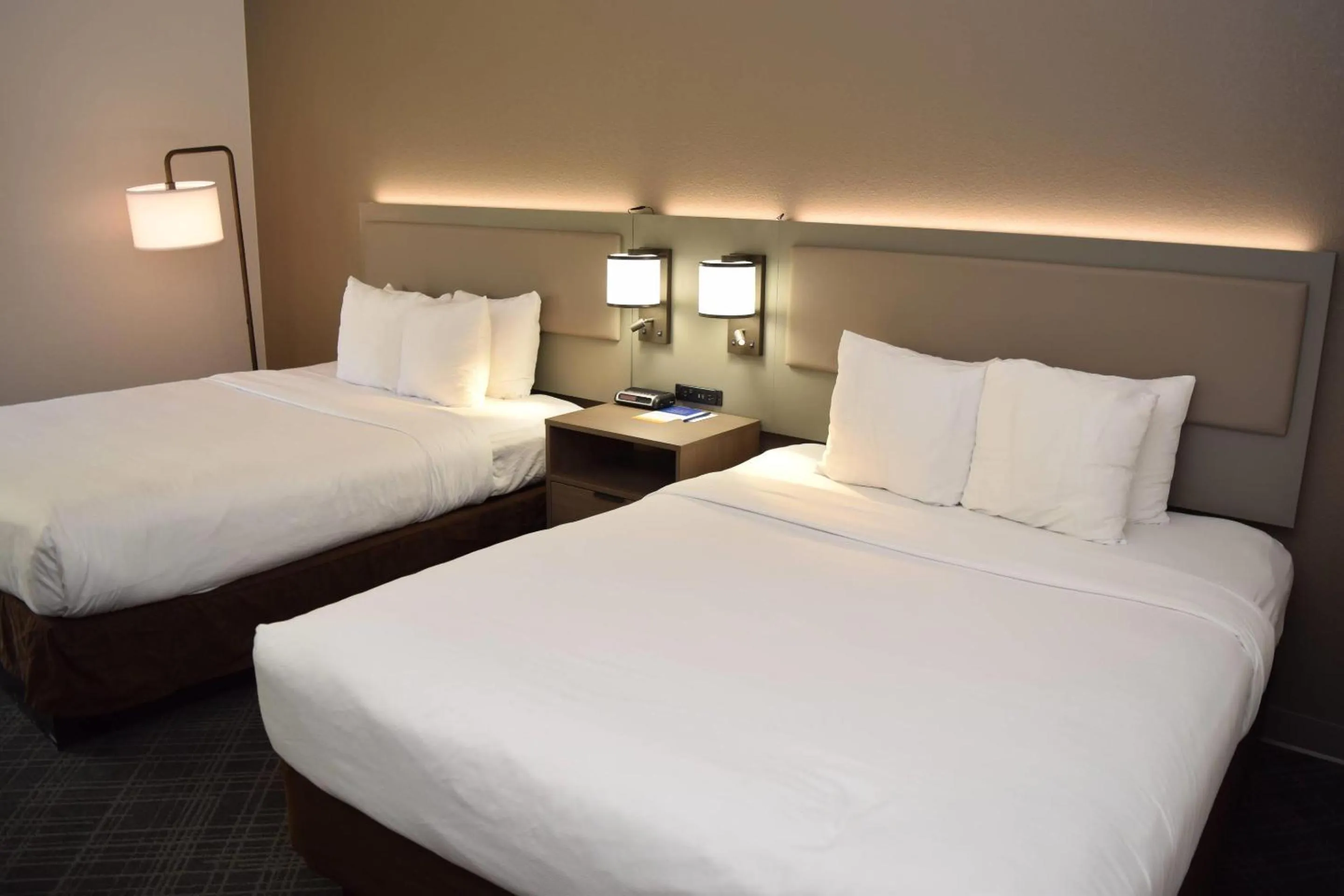 Bedroom, Bed in Comfort Inn & Suites Syracuse-Carrier Circle