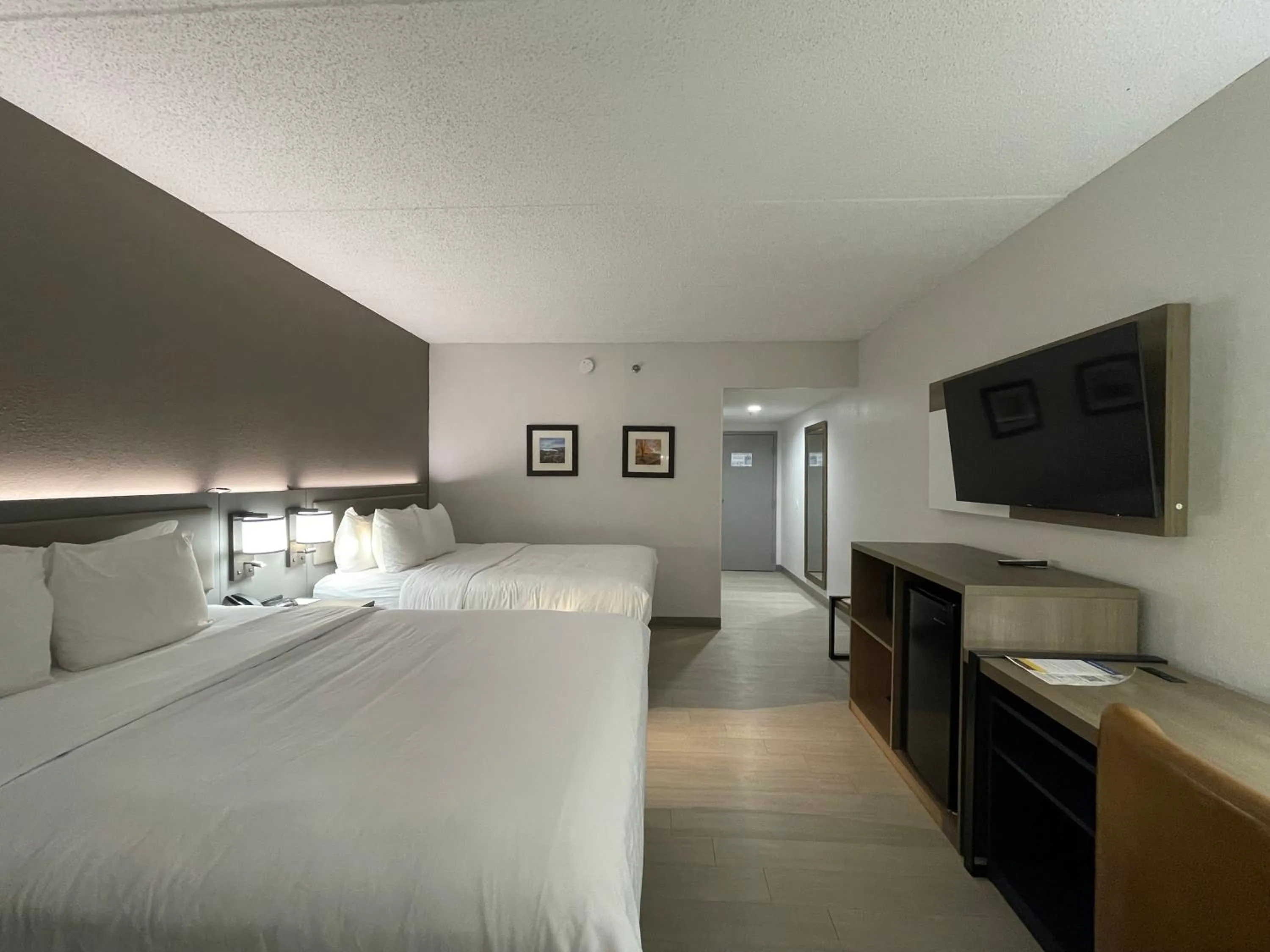 Bed in Comfort Inn & Suites Syracuse-Carrier Circle