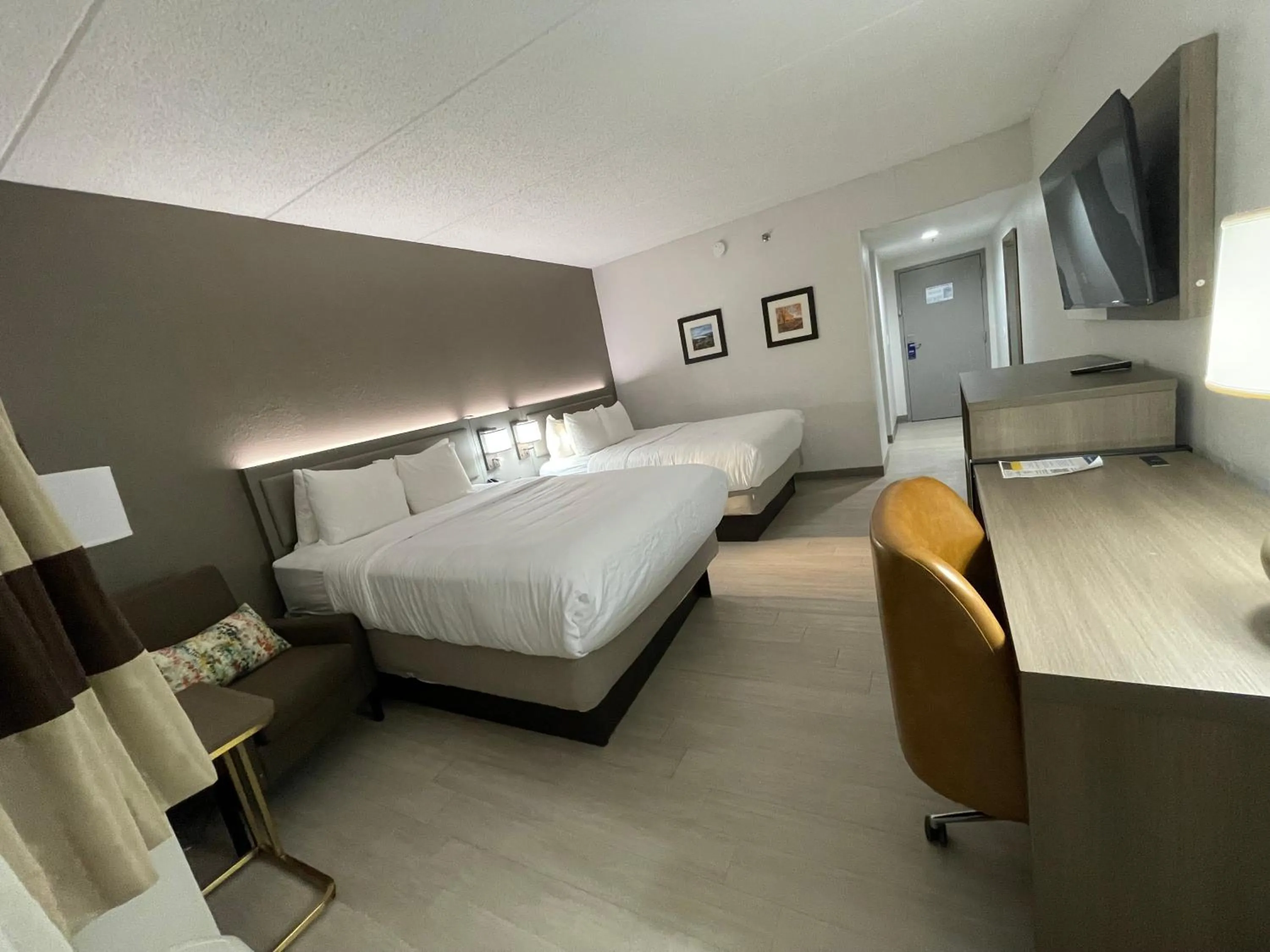 Bed in Comfort Inn & Suites Syracuse-Carrier Circle