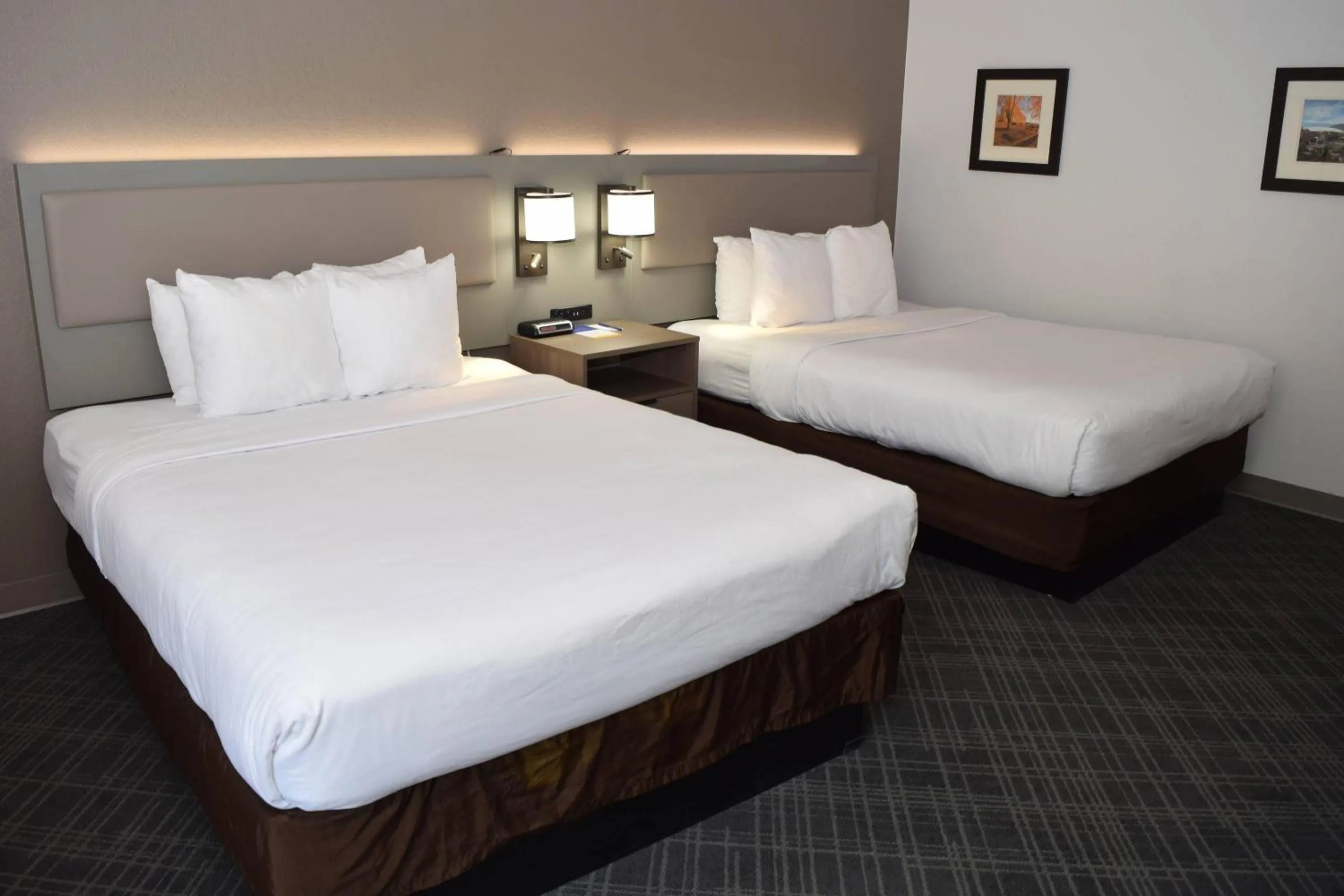 Bedroom, Bed in Comfort Inn & Suites Syracuse-Carrier Circle