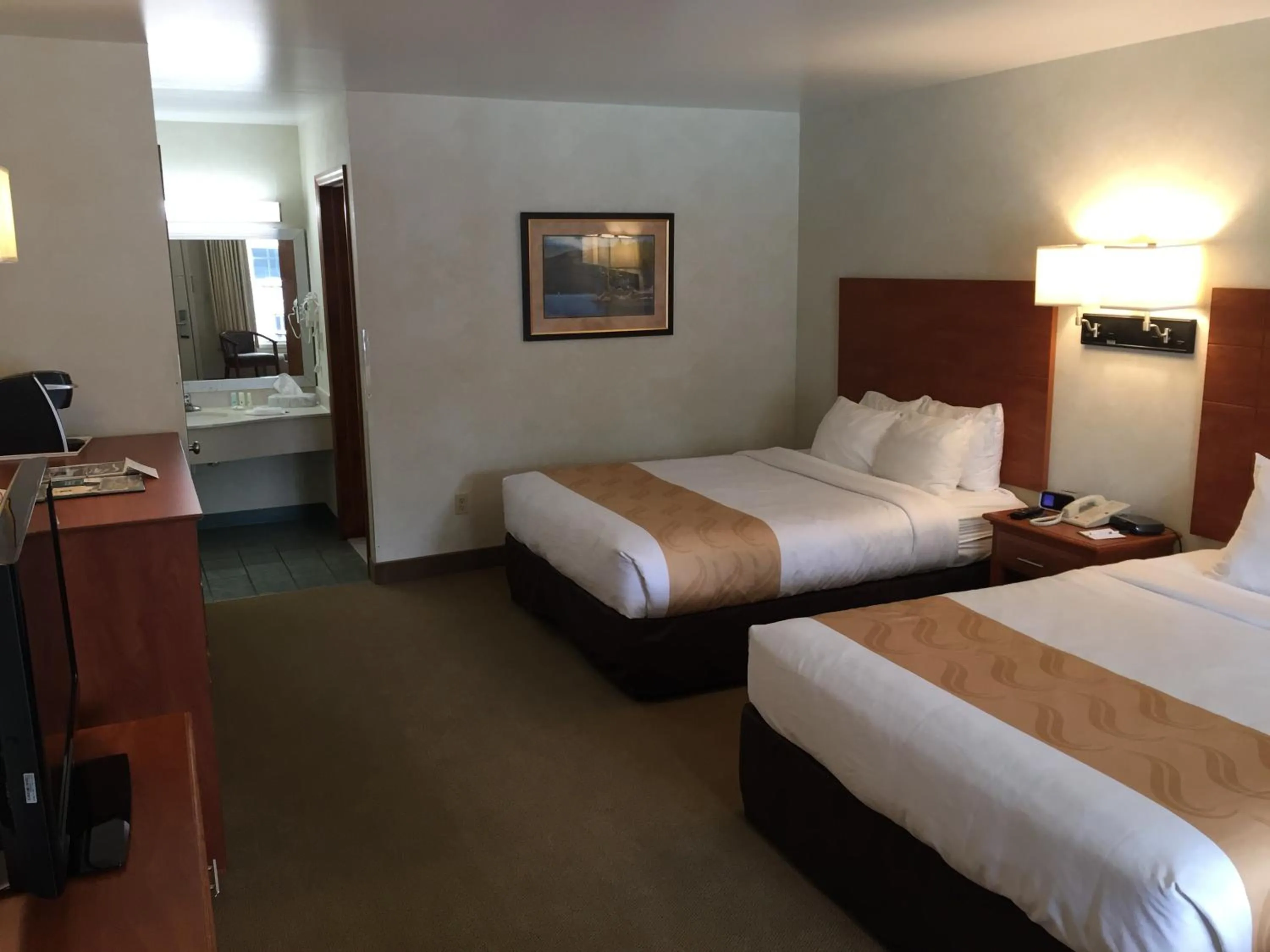 Photo of the whole room, Bed in Quality Inn Lake George