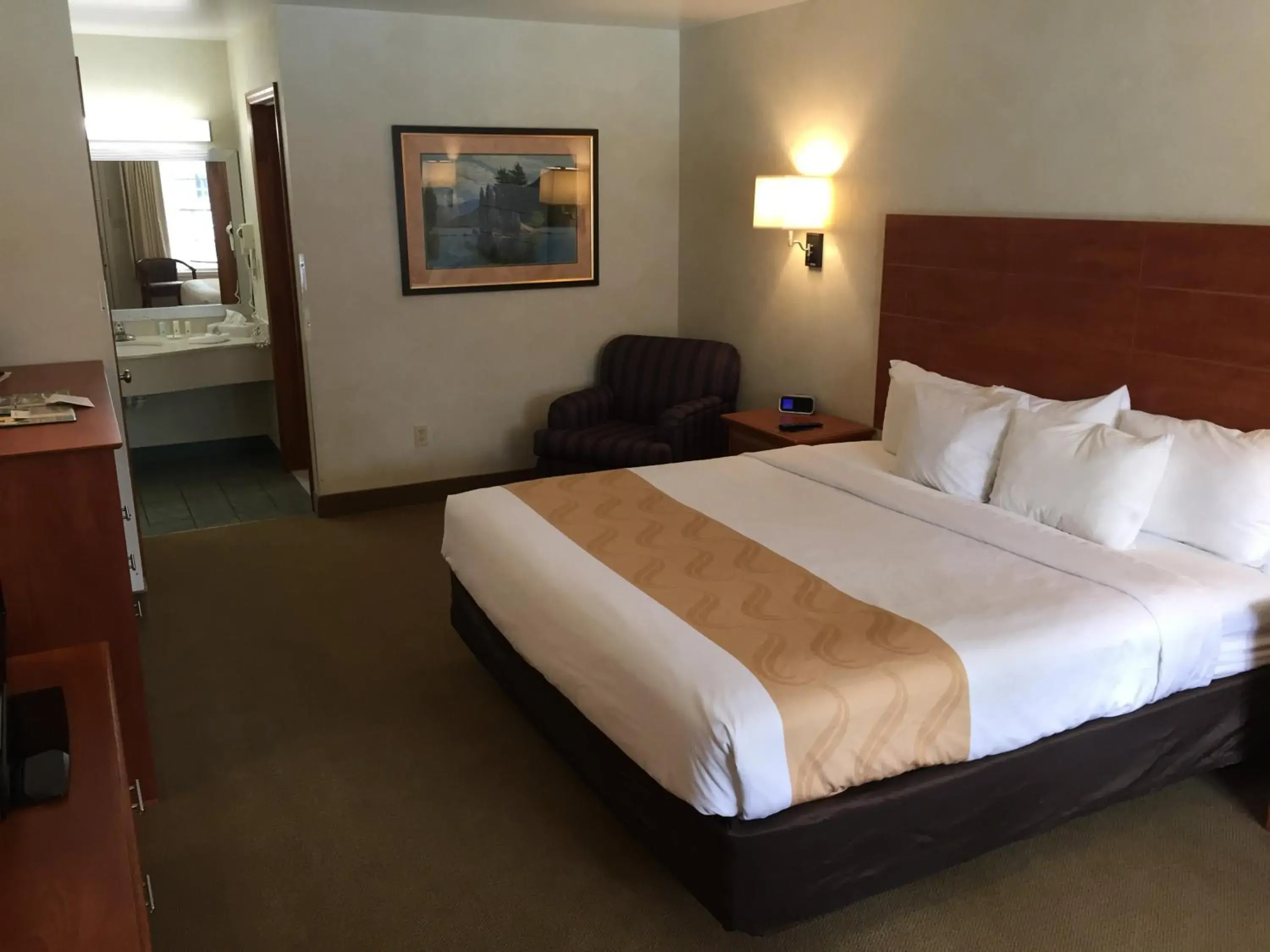 Photo of the whole room, Bed in Quality Inn Lake George