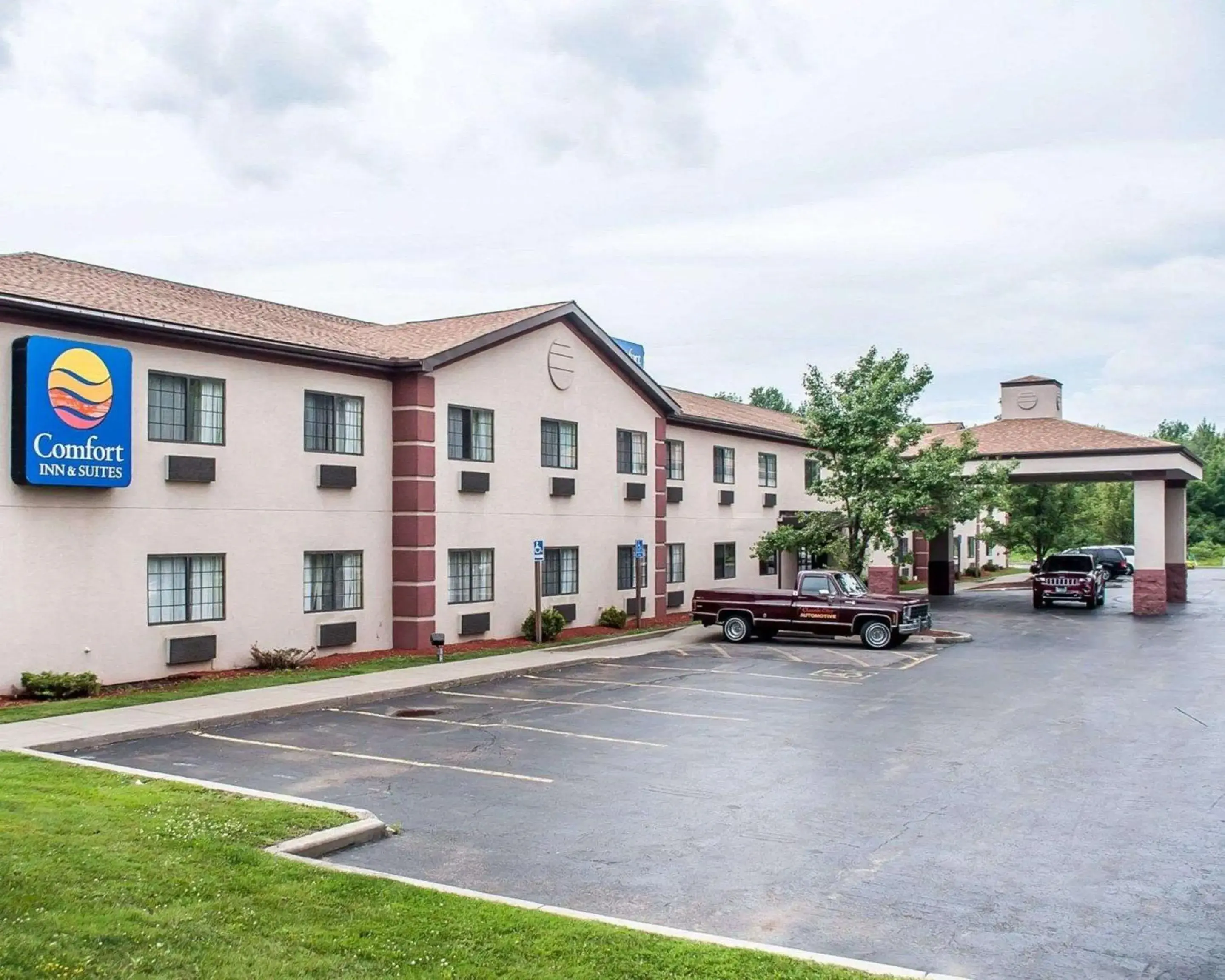 Property building in Comfort Inn & Suites Hamburg - Buffalo South Property building in Comfort Inn & Suites Hamburg - Buffalo South