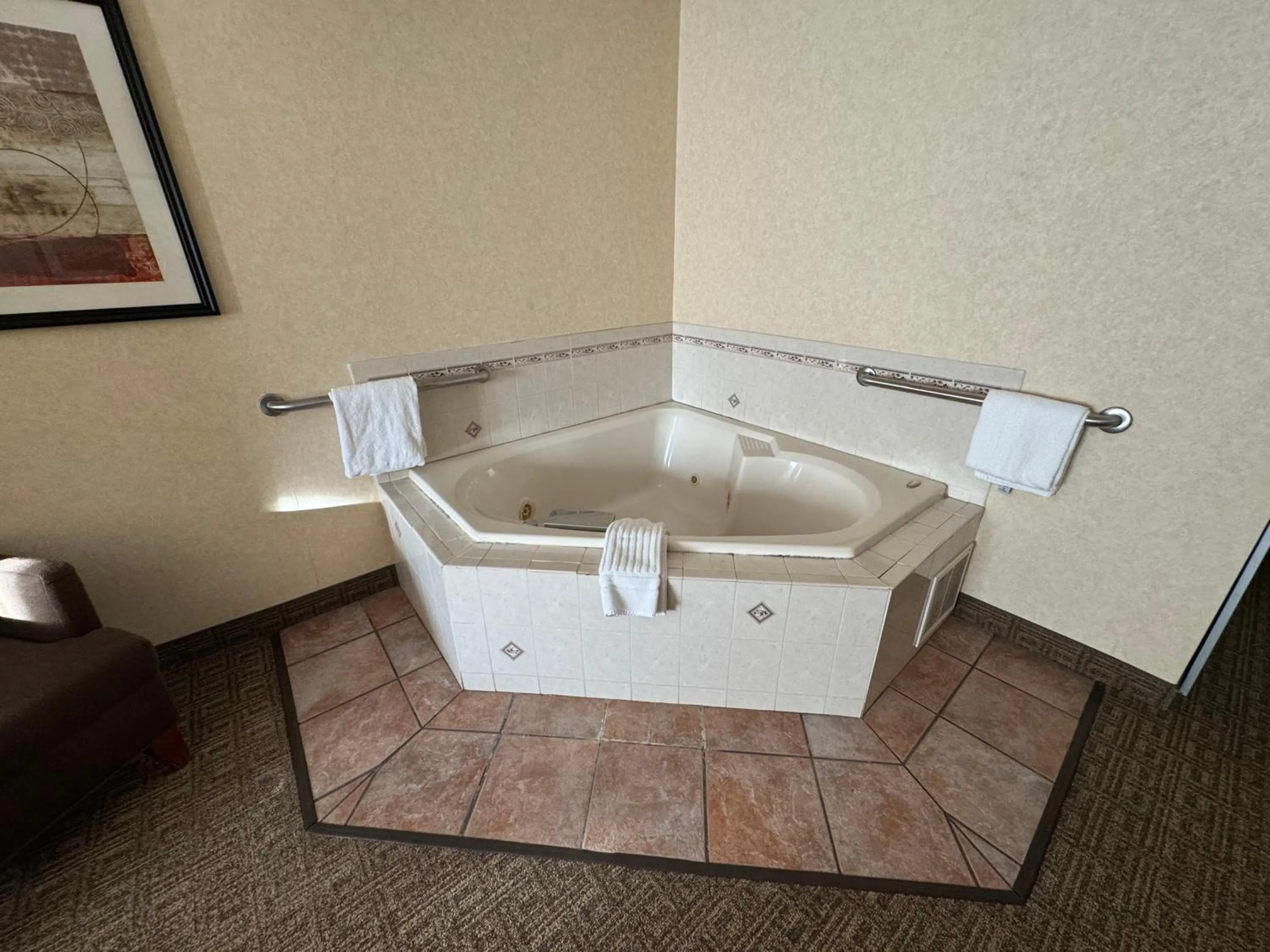 Hot Tub in Comfort Inn & Suites Hamburg - Buffalo South
