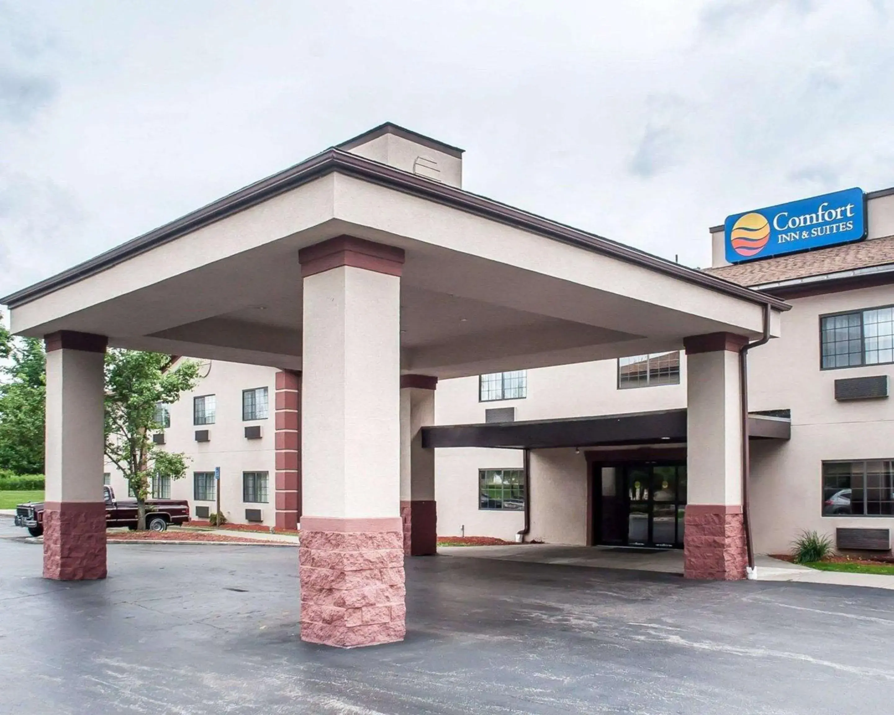 Property building in Comfort Inn & Suites Hamburg - Buffalo South Property building in Comfort Inn & Suites Hamburg - Buffalo South