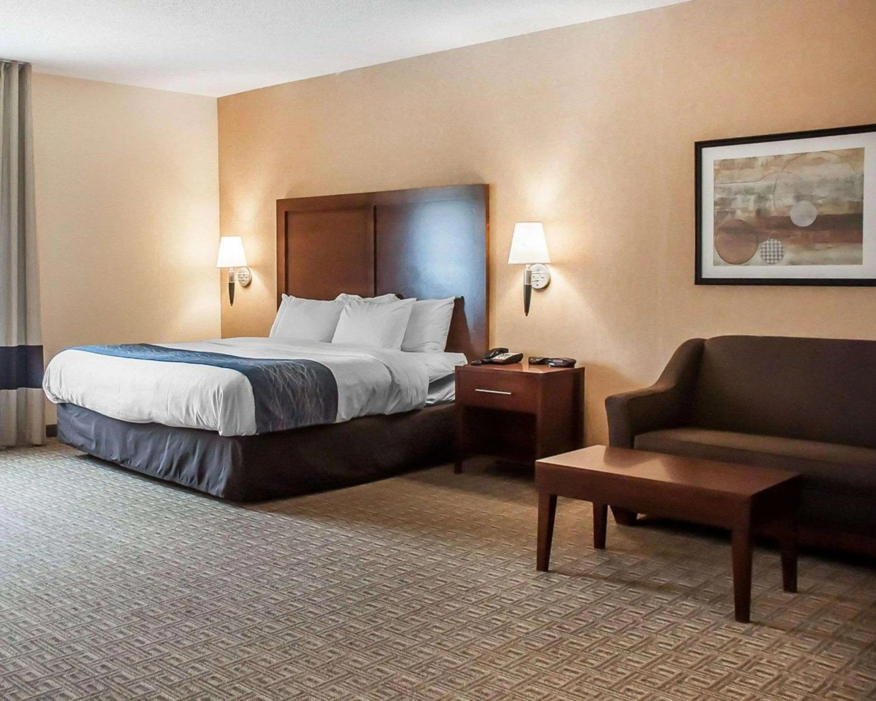 Photo of the whole room, Bed in Comfort Inn & Suites Hamburg - Buffalo South