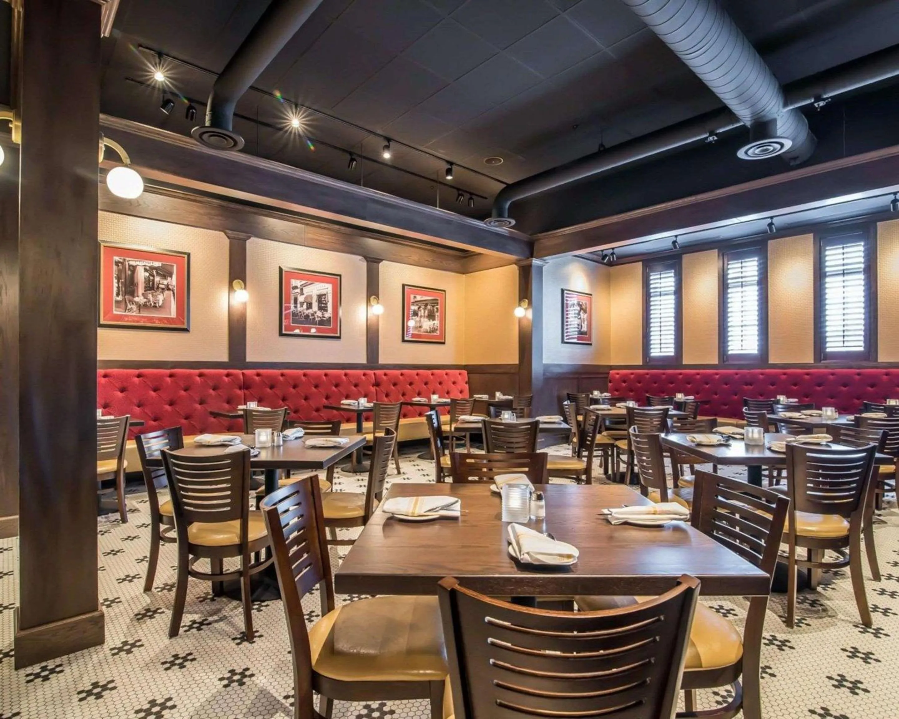 Restaurant/places to eat in Park Manor Hotel