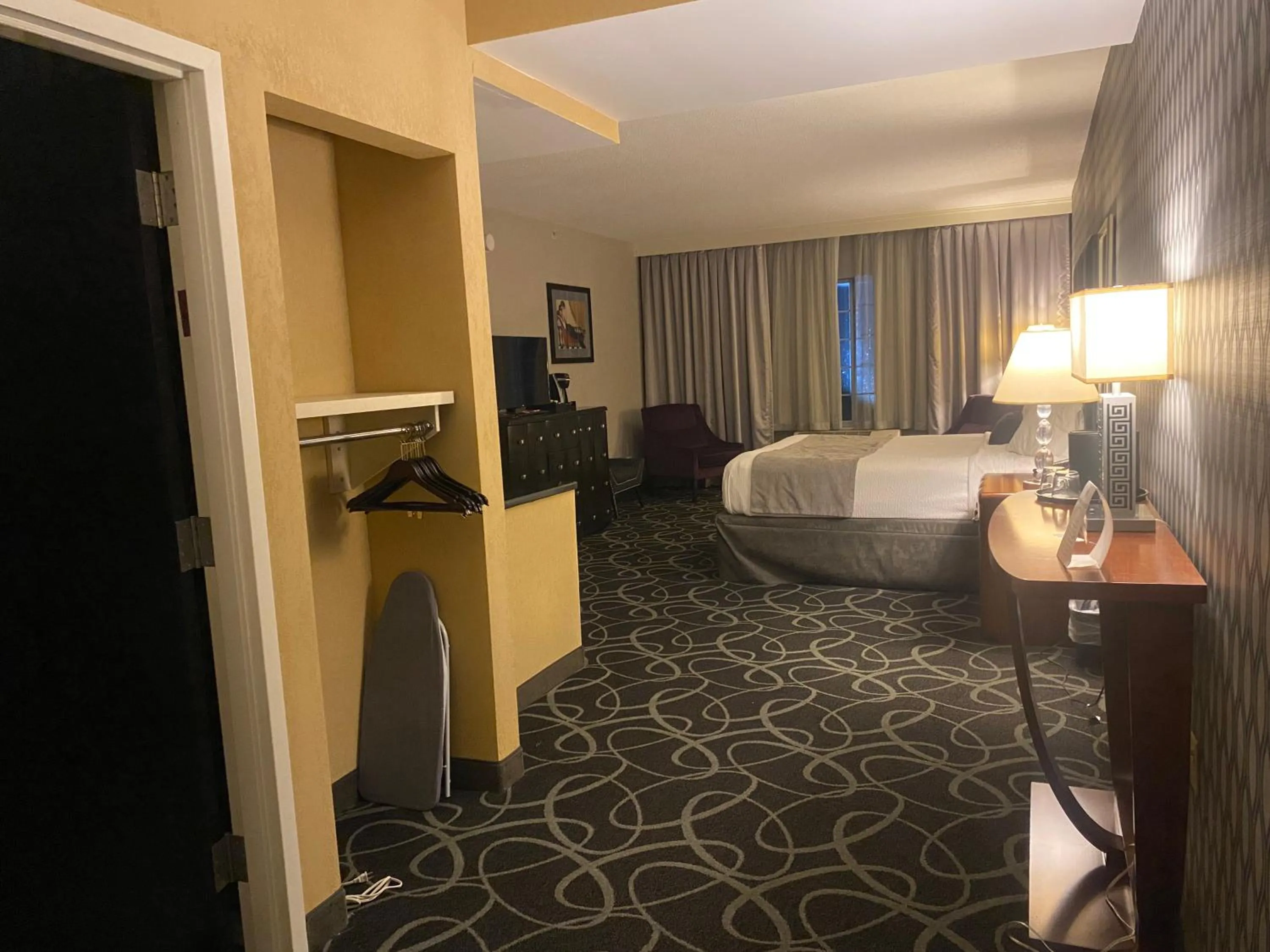 Bed in Park Manor Hotel