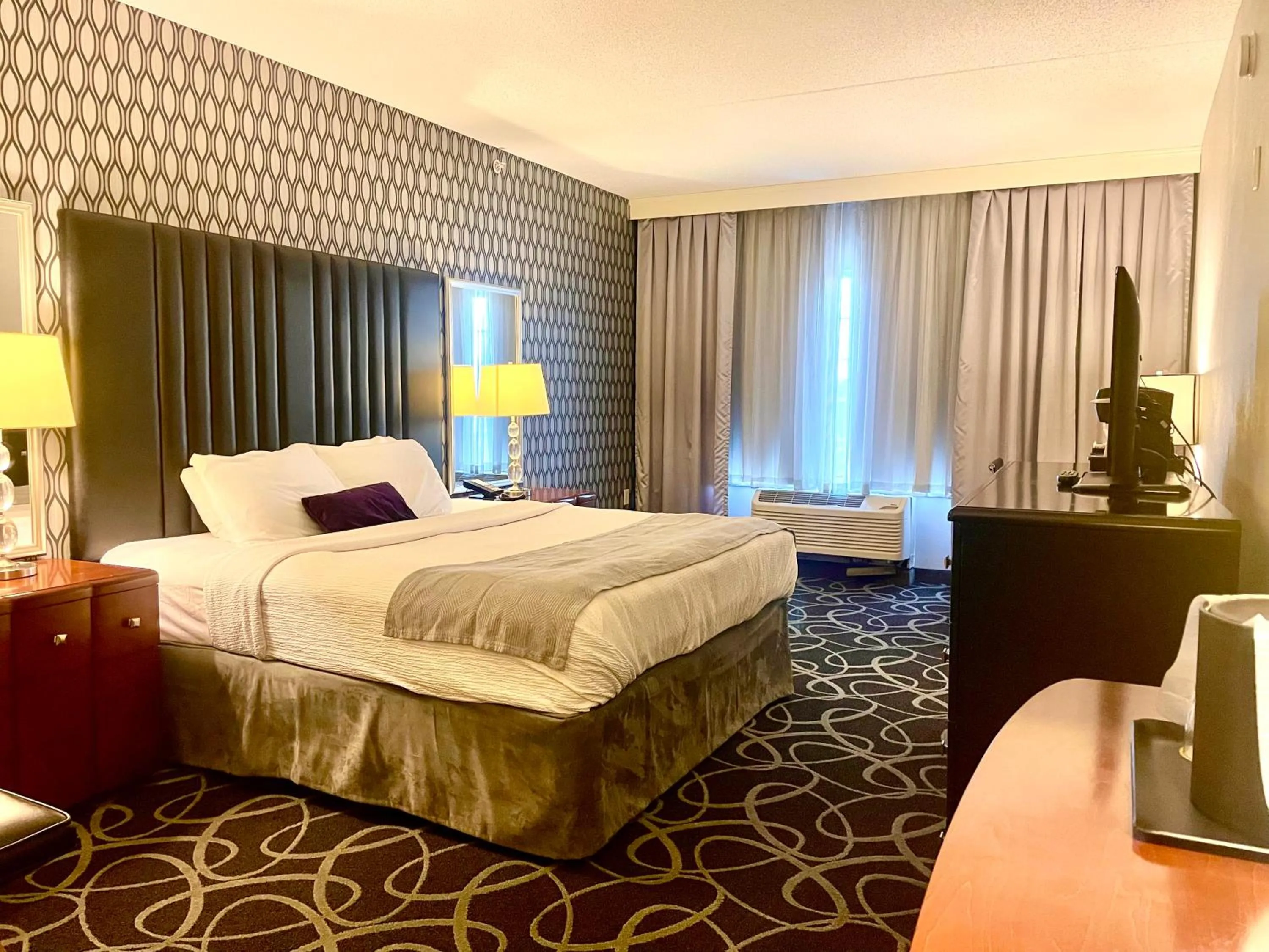 Bed in Park Manor Hotel