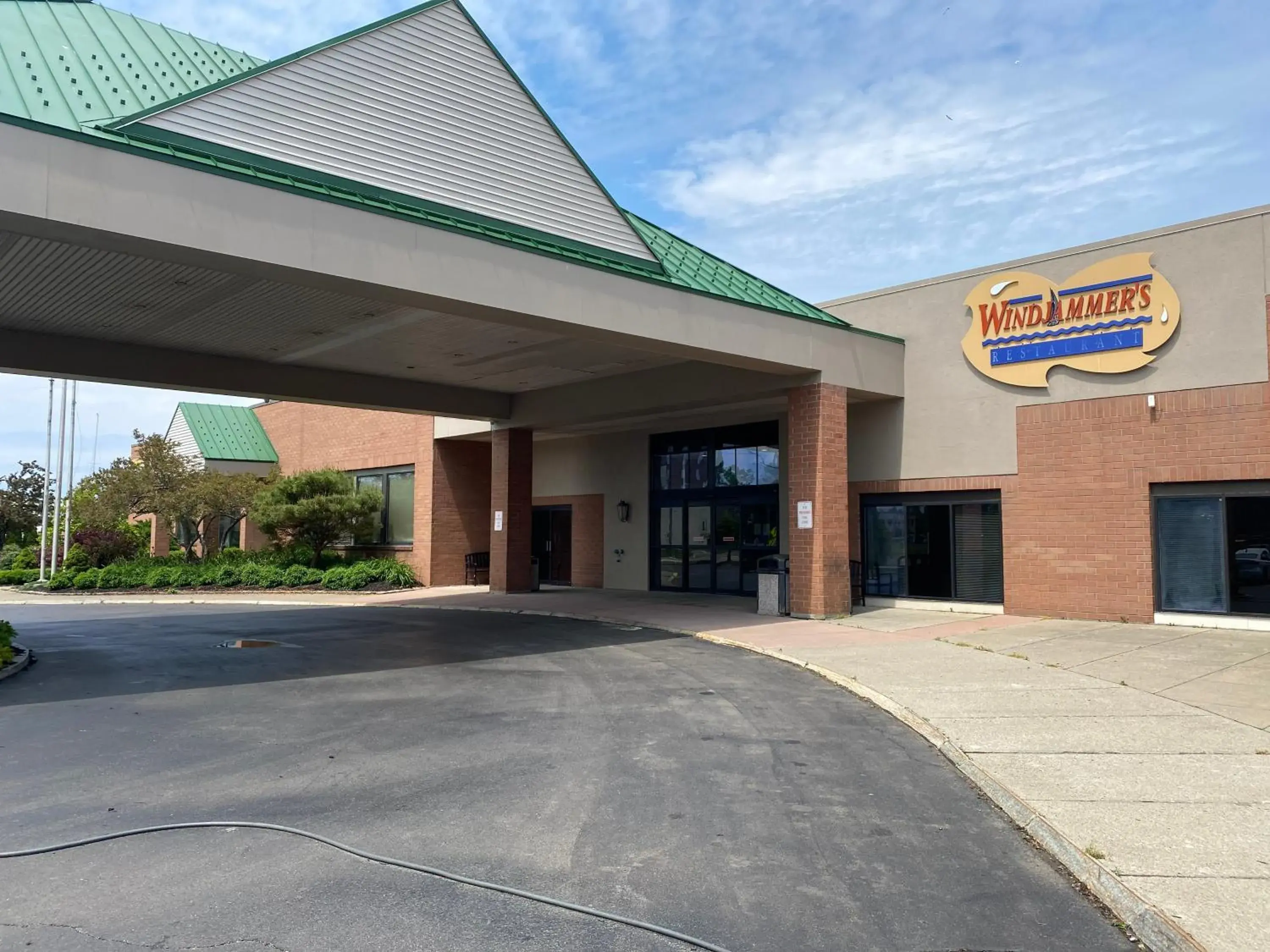 Property building in Clarion Hotel Conference Center on Lake Erie Property building in Clarion Hotel Conference Center on Lake Erie