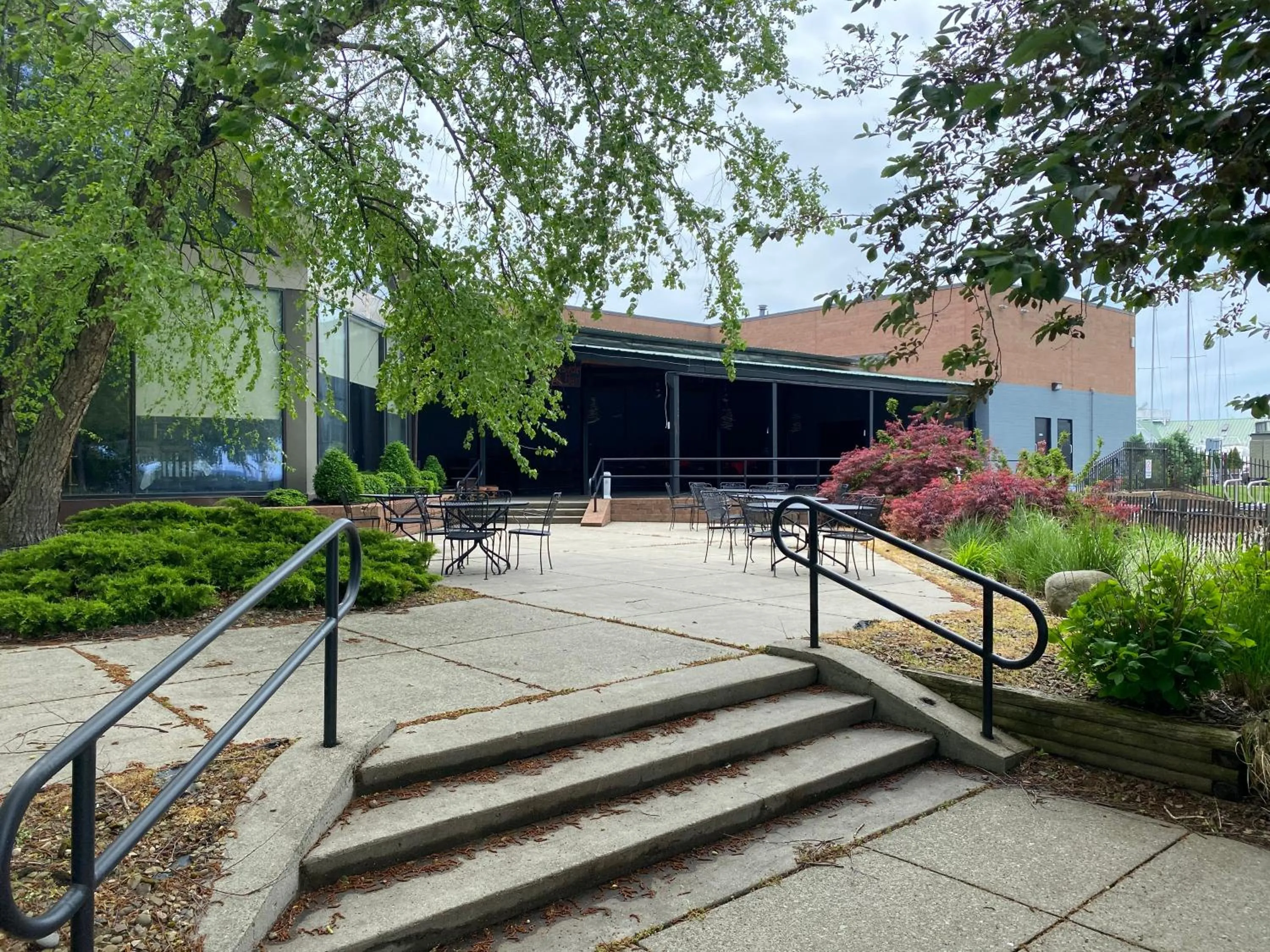 Patio in Clarion Hotel Conference Center on Lake Erie