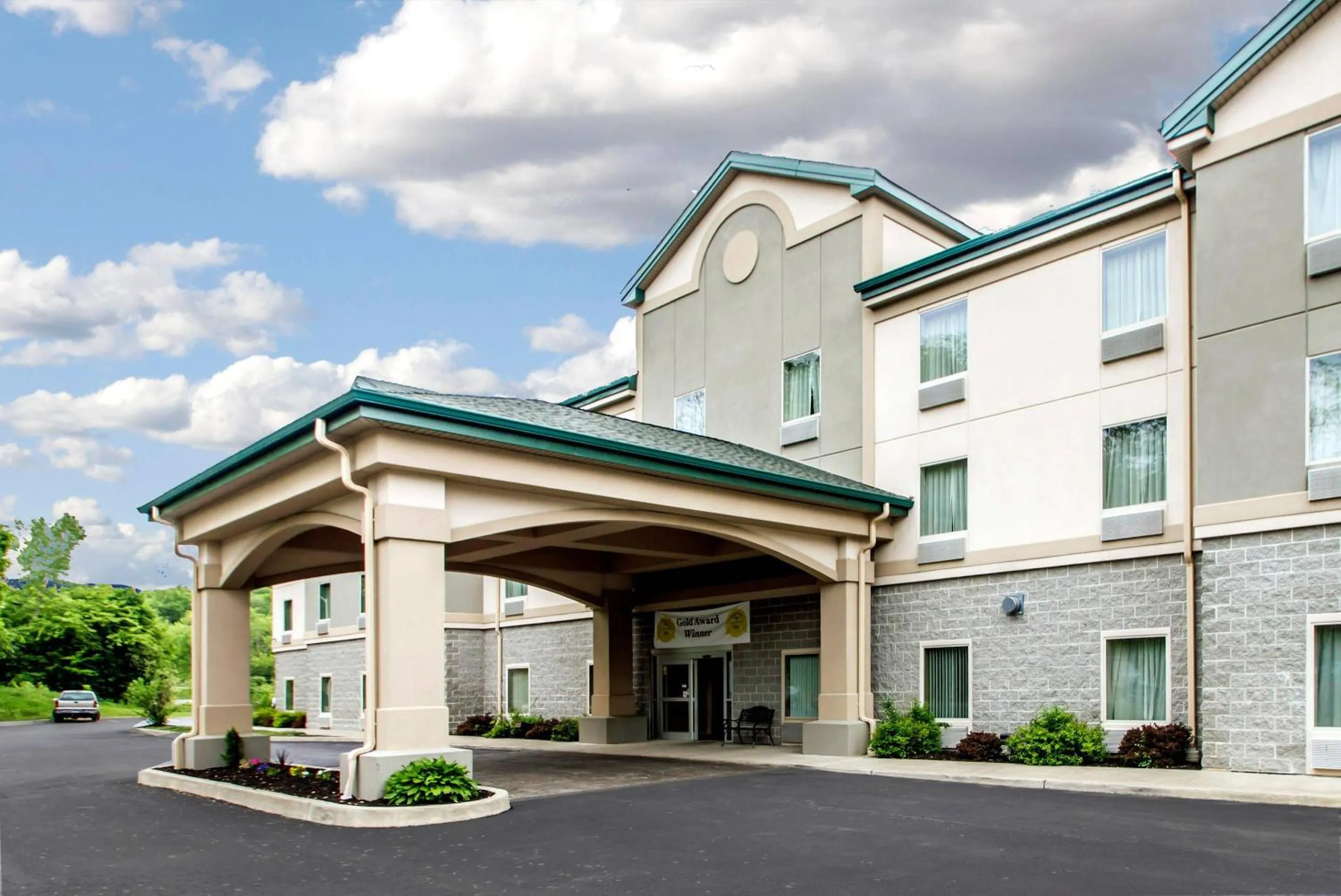 Property building in Quality Inn & Suites Fishkill South near I-84