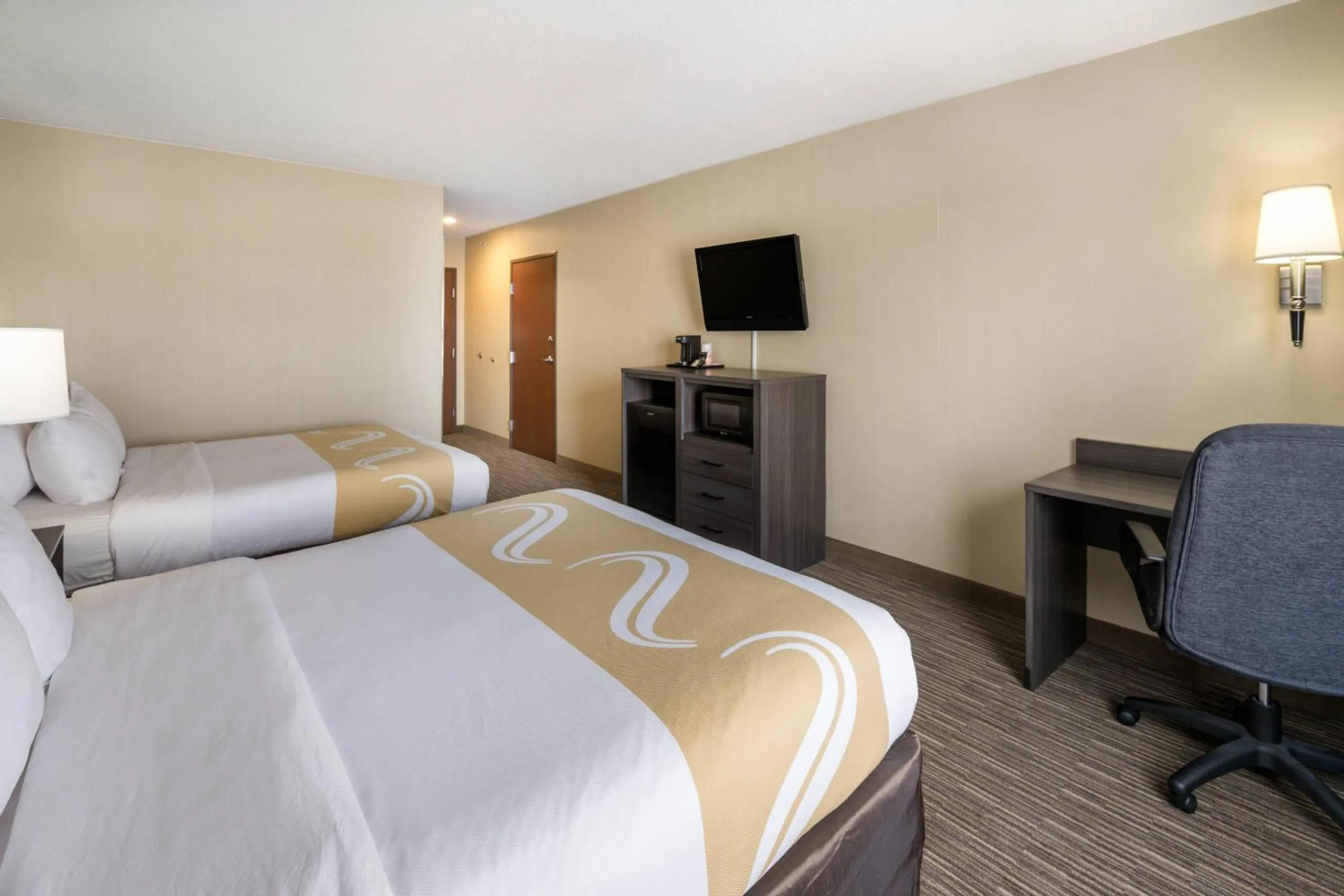 Bedroom, Bed in Quality Inn & Suites Fishkill South near I-84