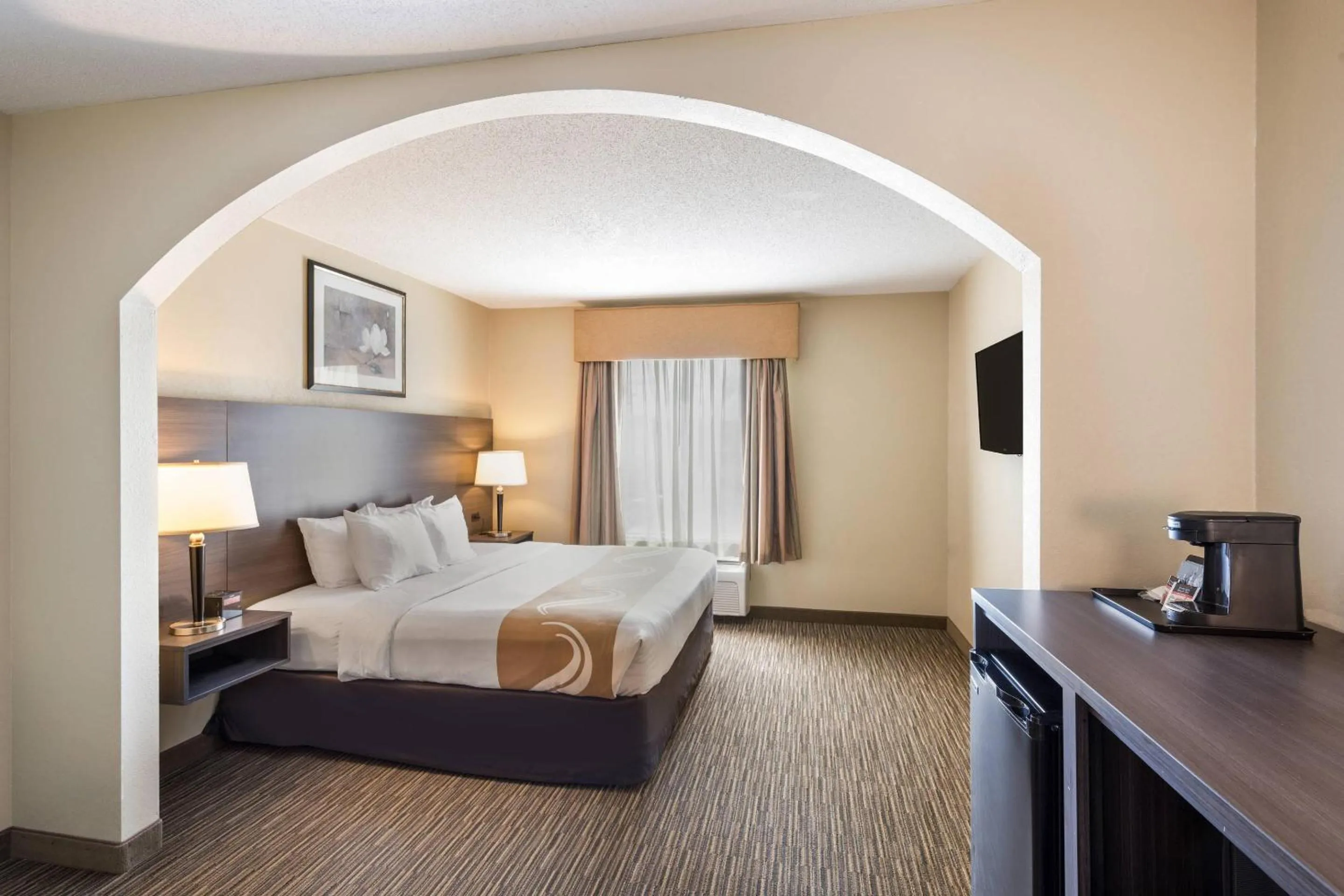 Bedroom, Bed in Quality Inn & Suites Fishkill South near I-84