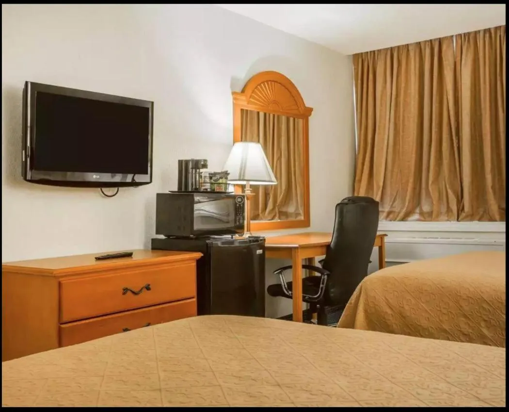 Bed in St Lawrence hotel