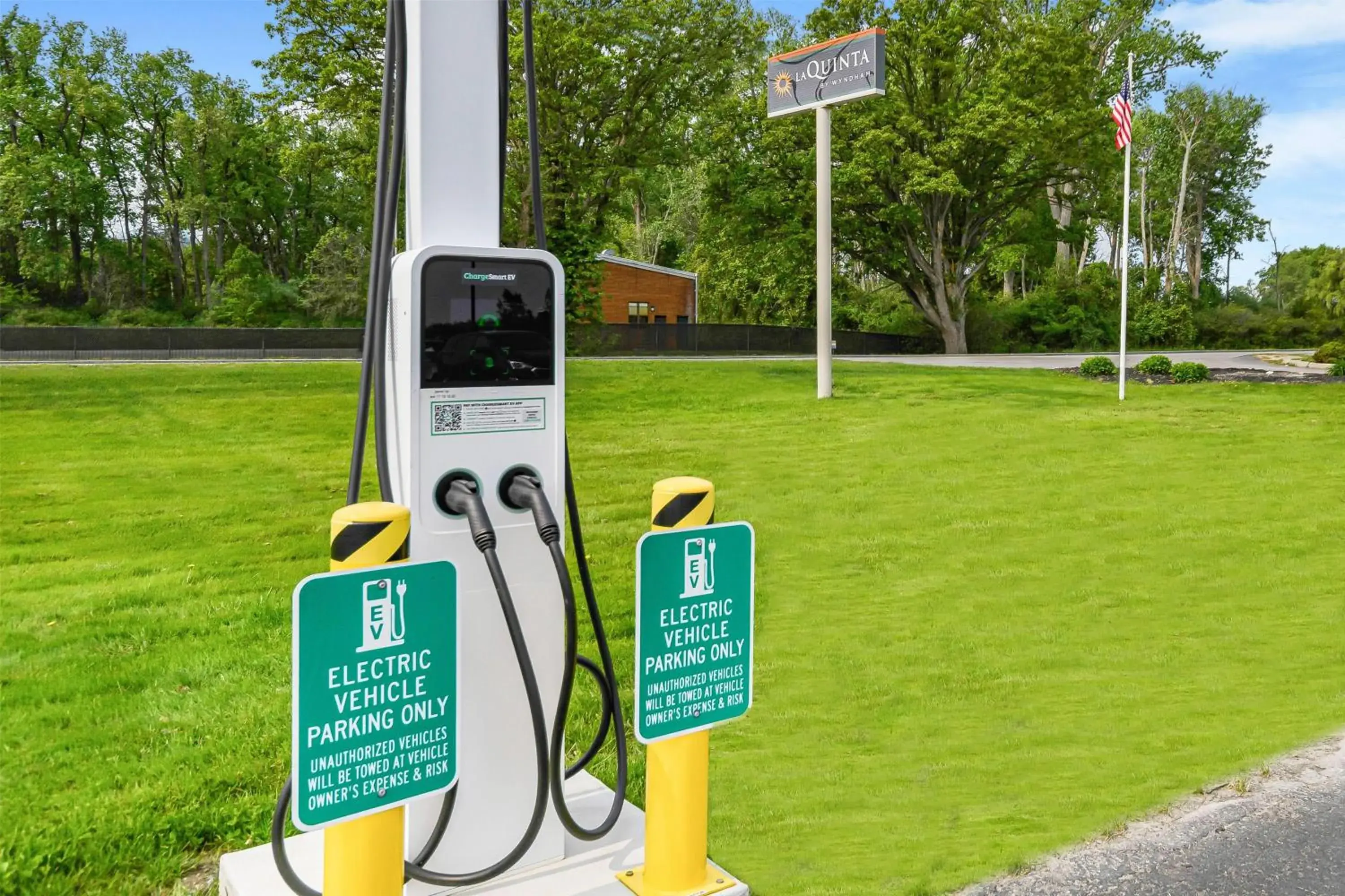 Property building in La Quinta by Wyndham Batavia Property building in La Quinta by Wyndham Batavia