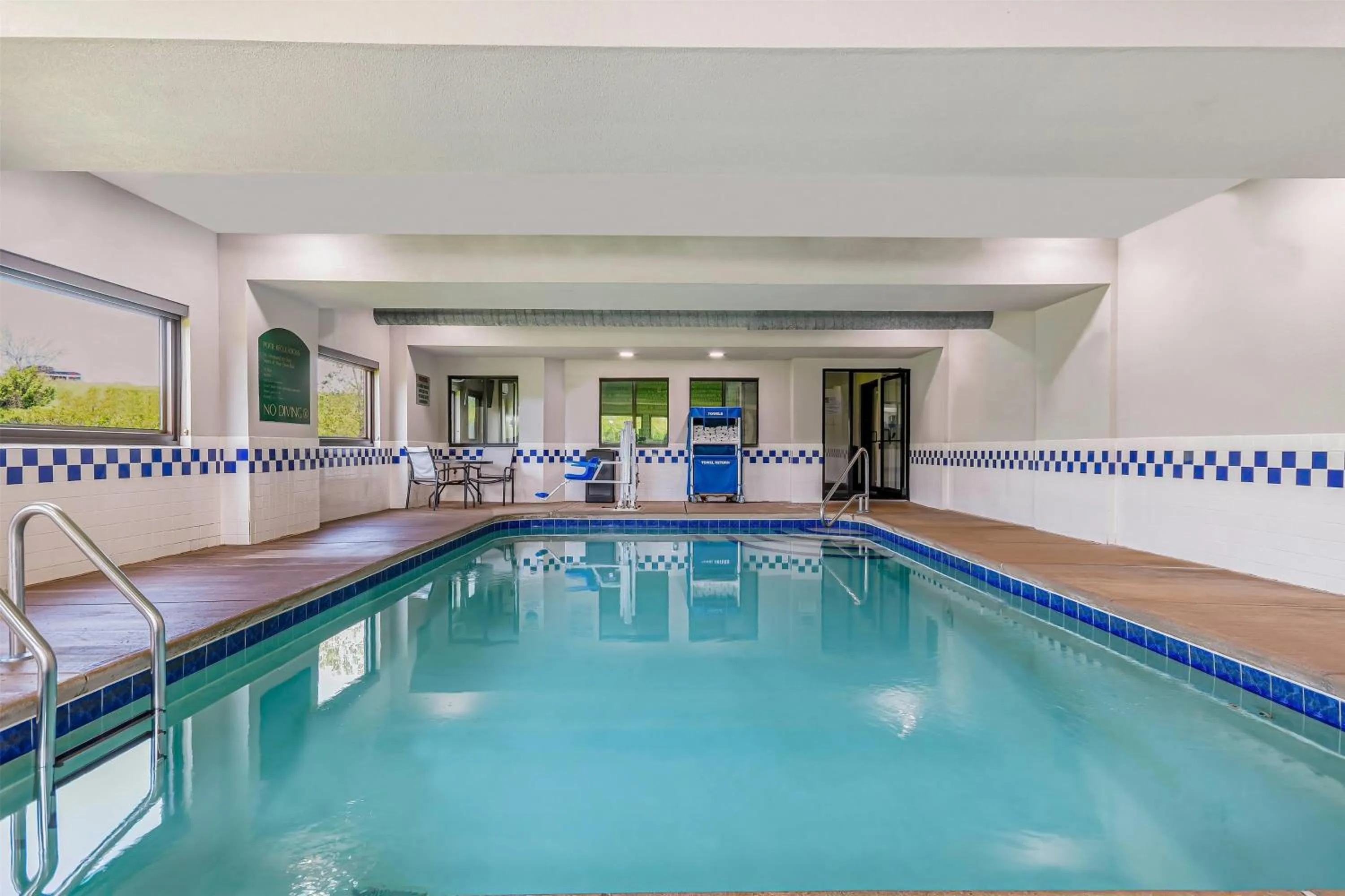 Swimming pool in La Quinta by Wyndham Batavia