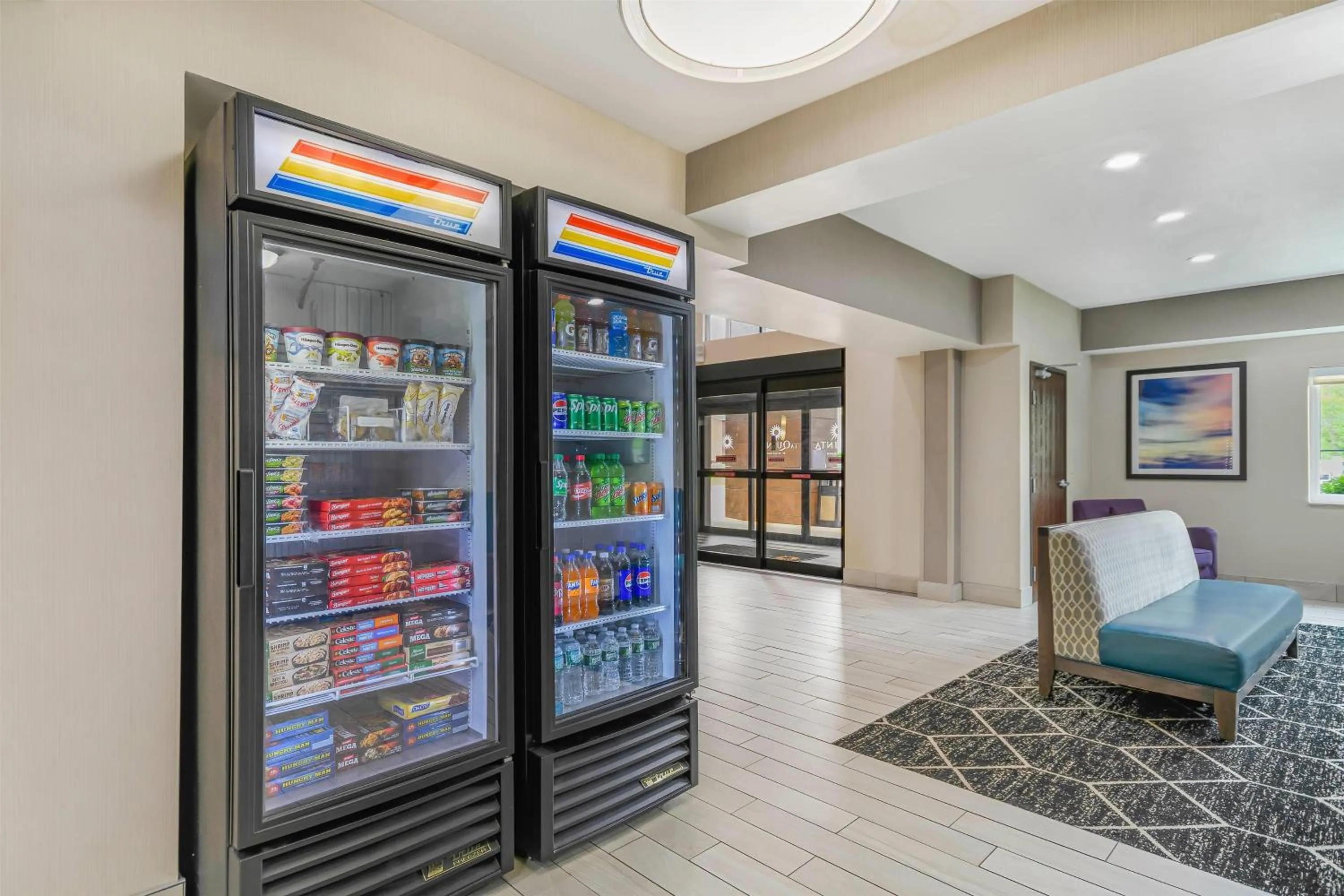 Food and drinks in La Quinta by Wyndham Batavia