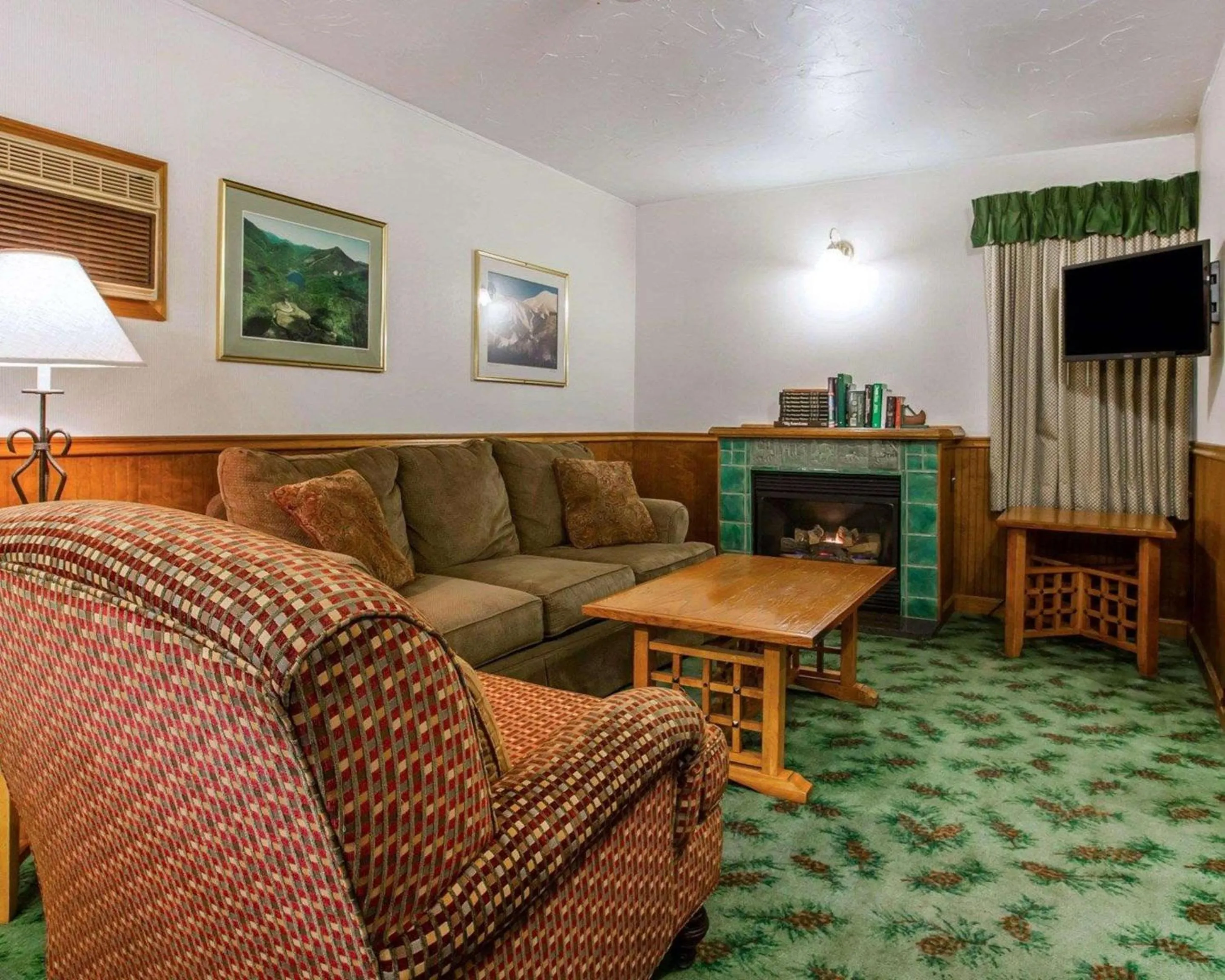 Photo of the whole room, Seating Area in Quality Inn Lake Placid