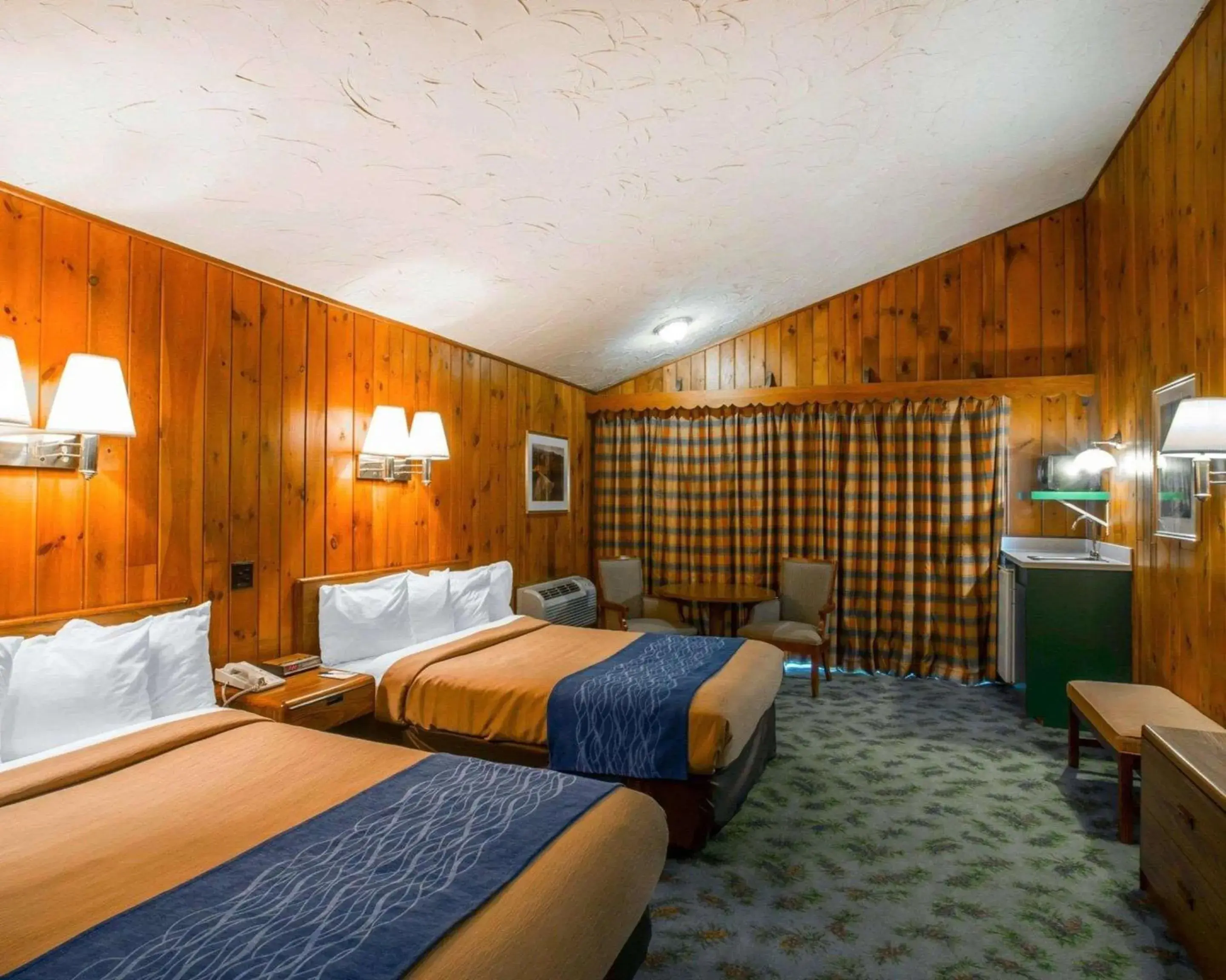 Photo of the whole room, Bed in Quality Inn Lake Placid