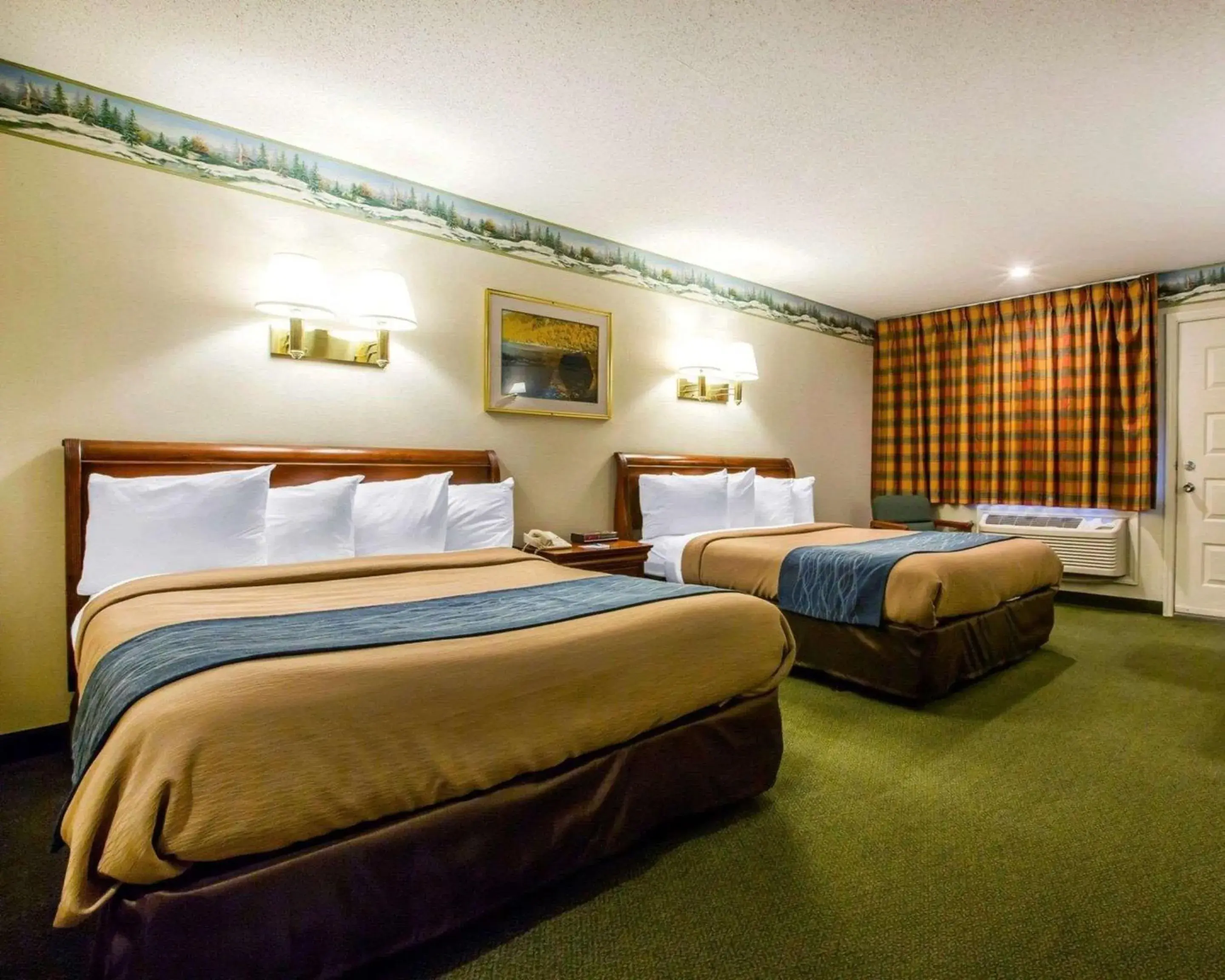 Photo of the whole room, Bed in Quality Inn Lake Placid