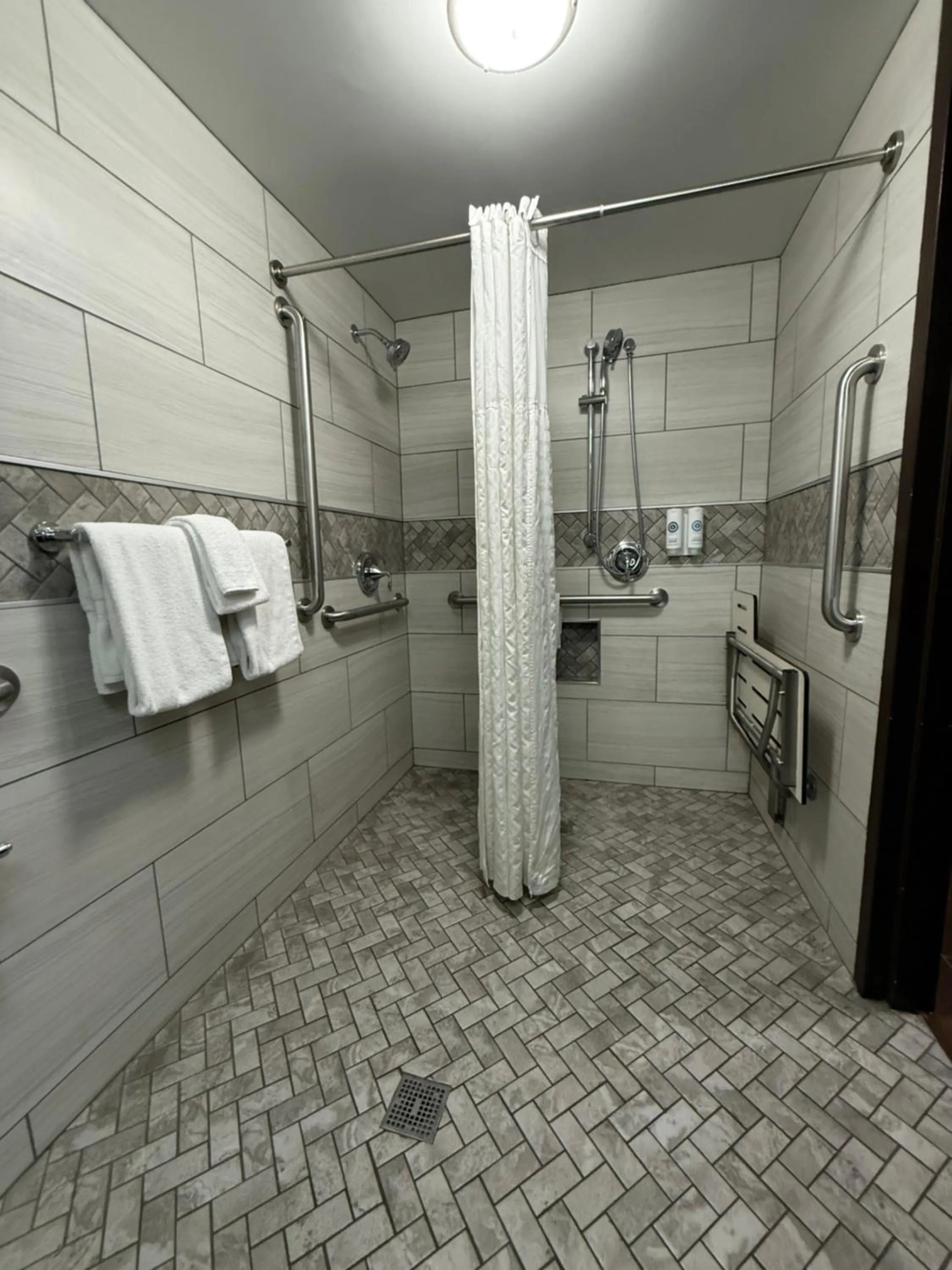 Shower in Comfort Inn Binghamton I-81