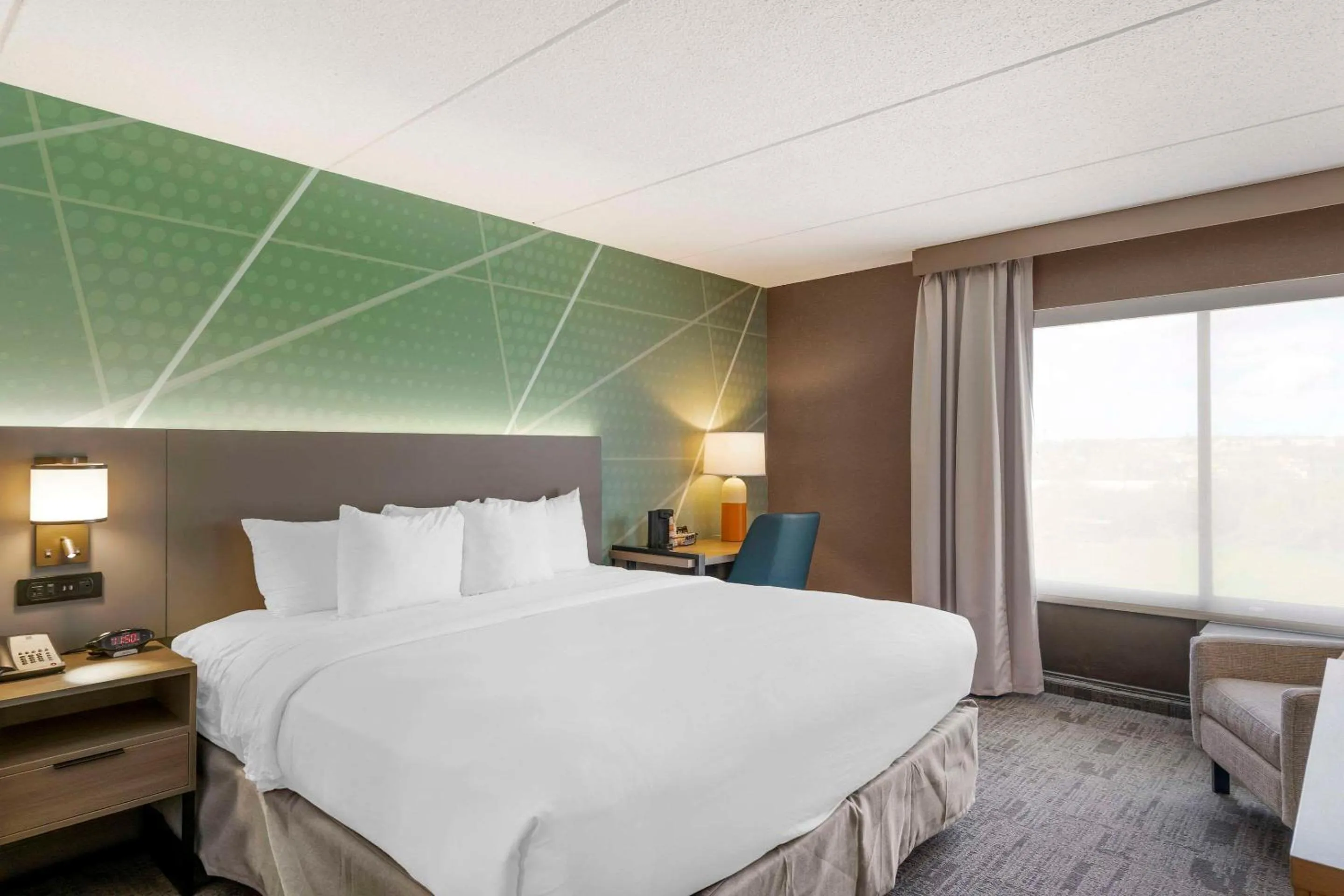 Bedroom, Bed in Comfort Inn & Suites Watertown - 1000 Islands