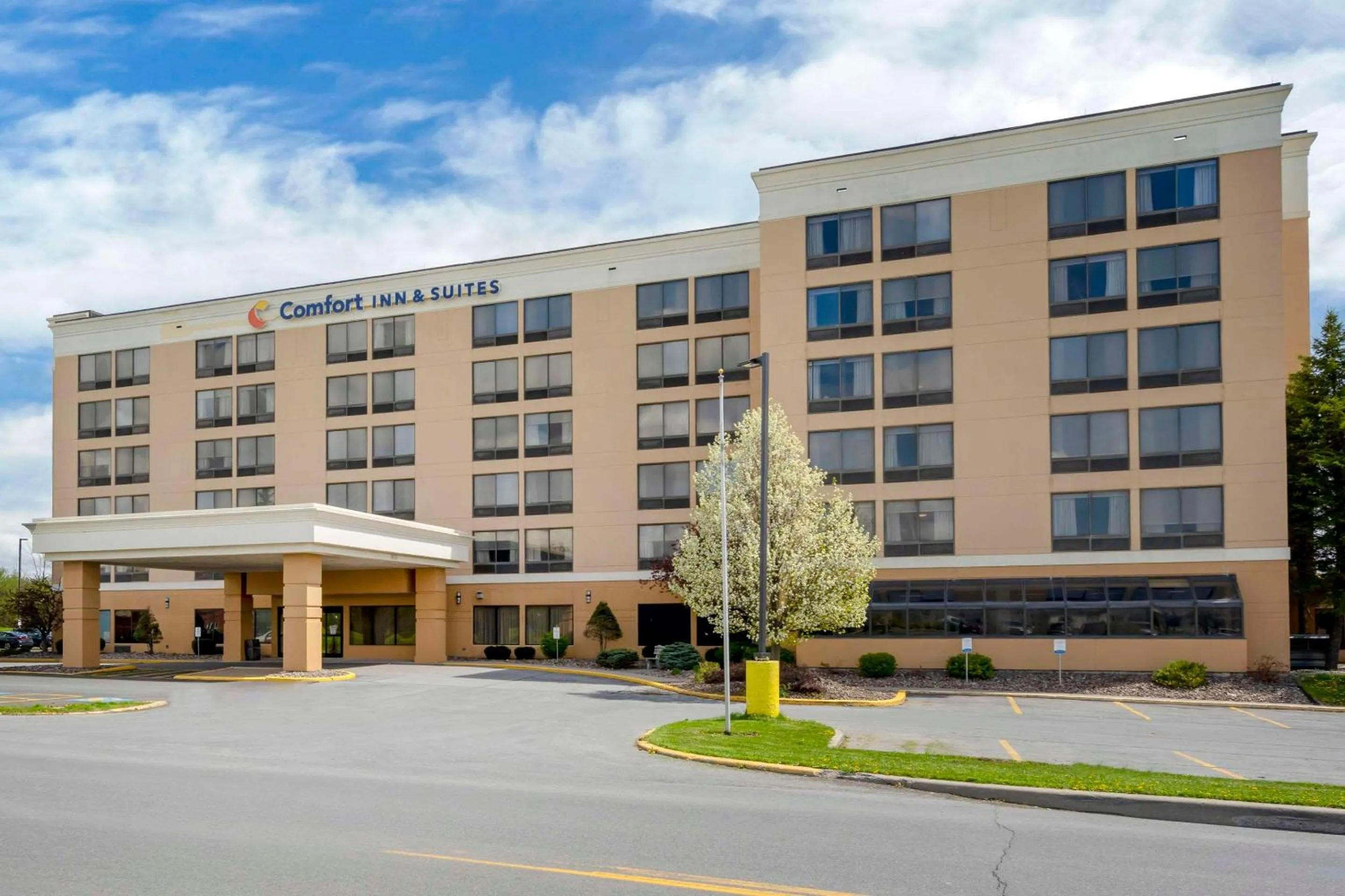 Property building in Comfort Inn & Suites Watertown - 1000 Islands
