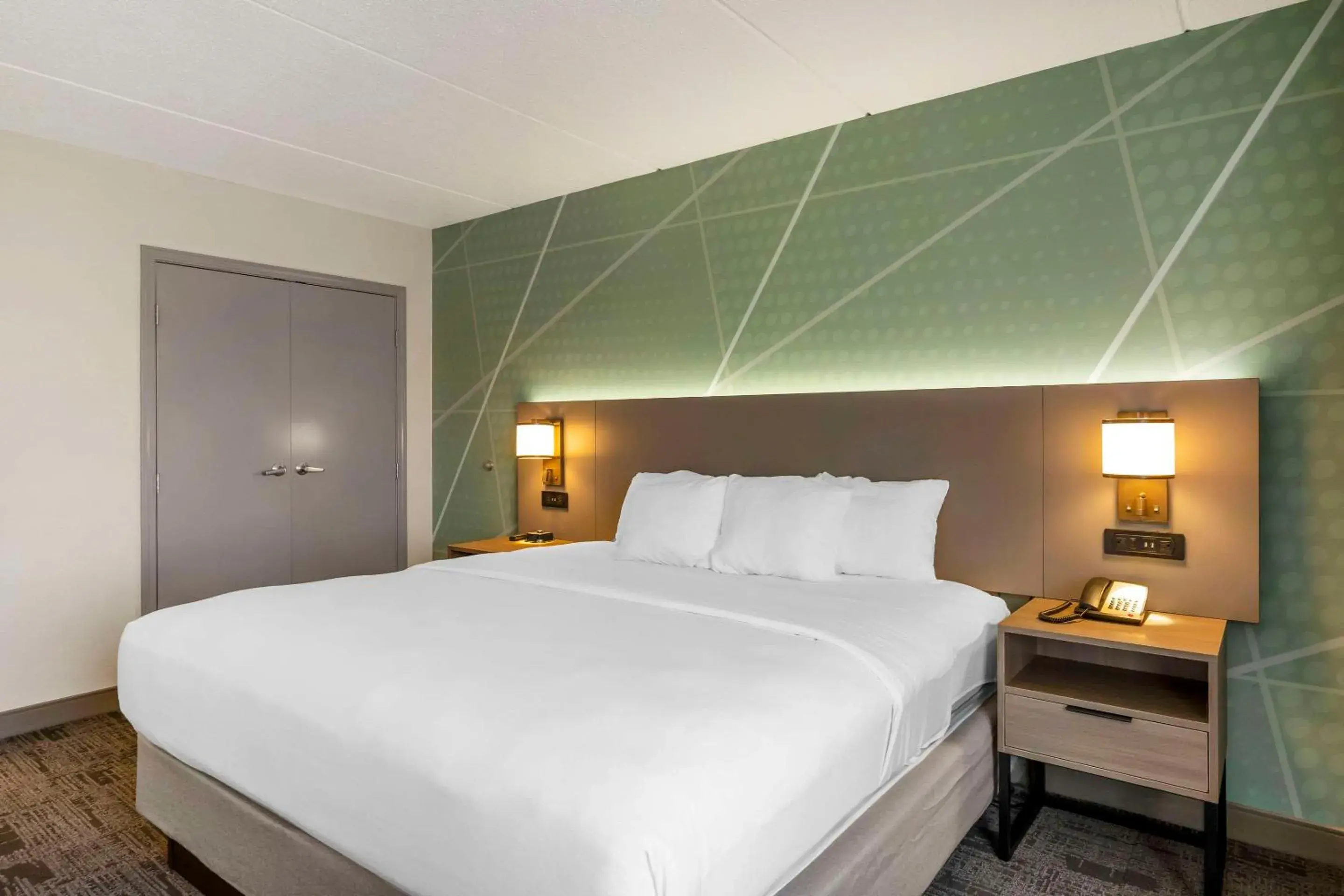 Bedroom, Bed in Comfort Inn & Suites Watertown - 1000 Islands Bedroom, Bed in Comfort Inn & Suites Watertown - 1000 Islands