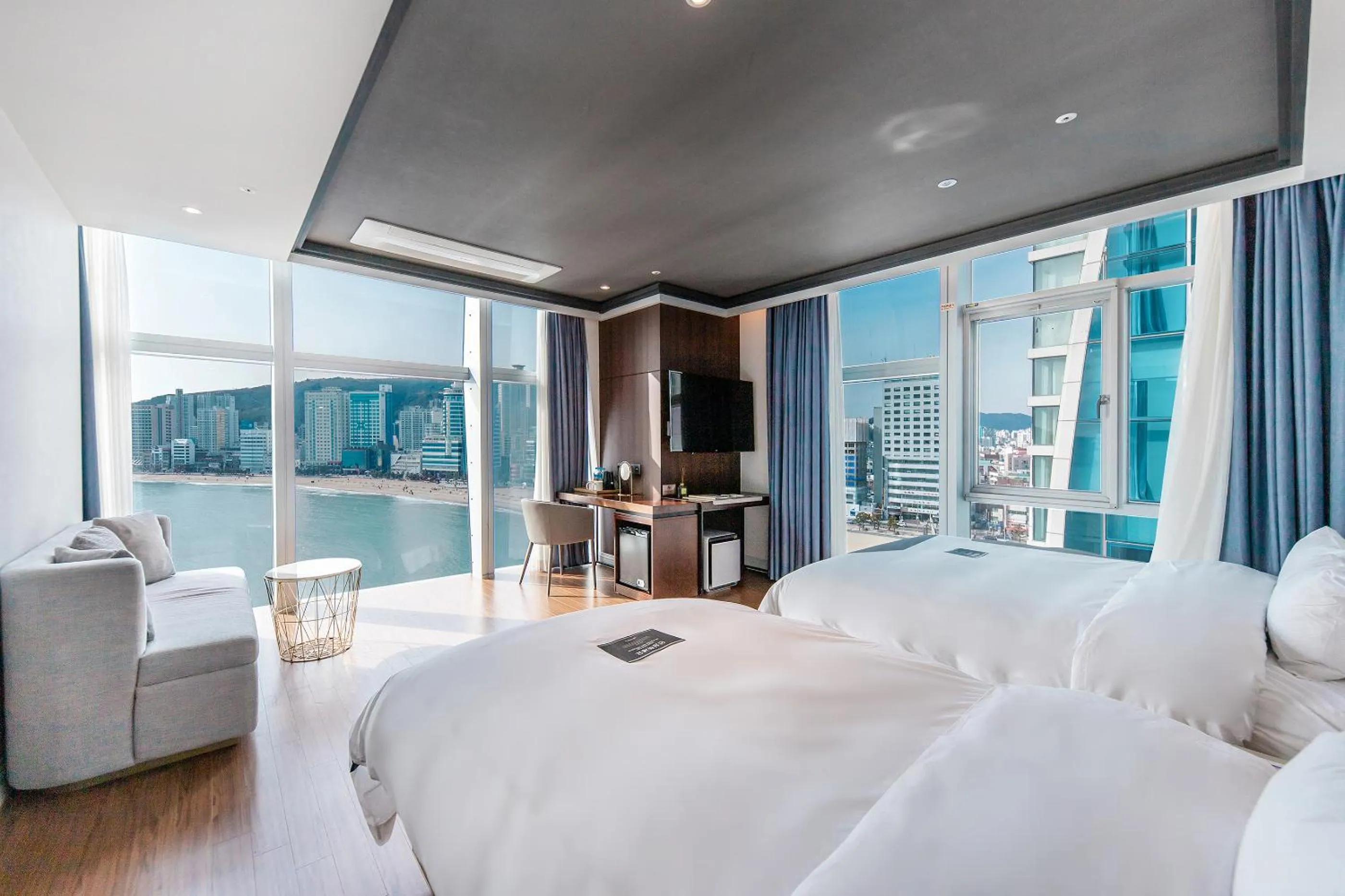 Bed in H Avenue Gwanganri Beach