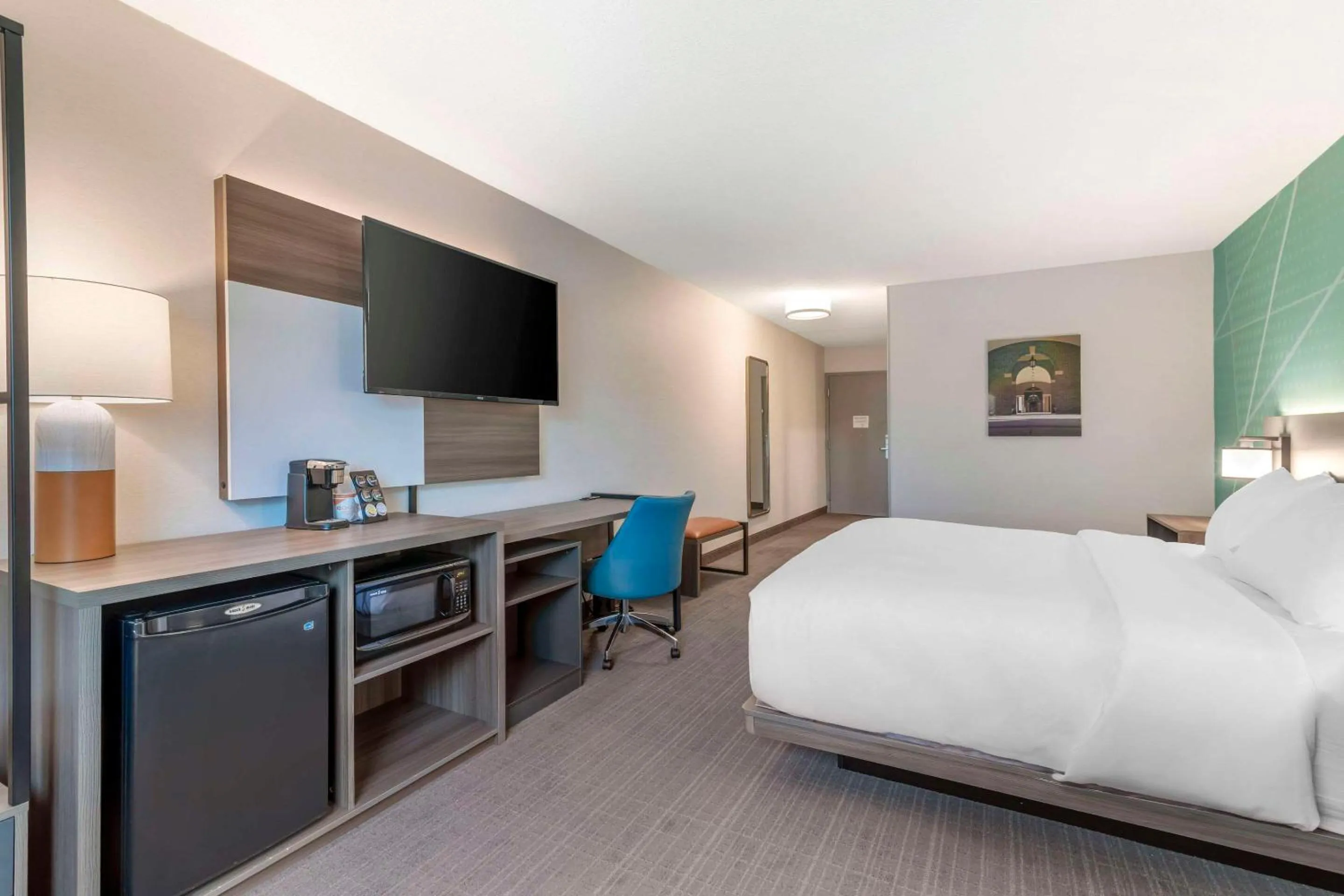 Bedroom, Bed in Comfort Inn & Suites Saratoga Springs