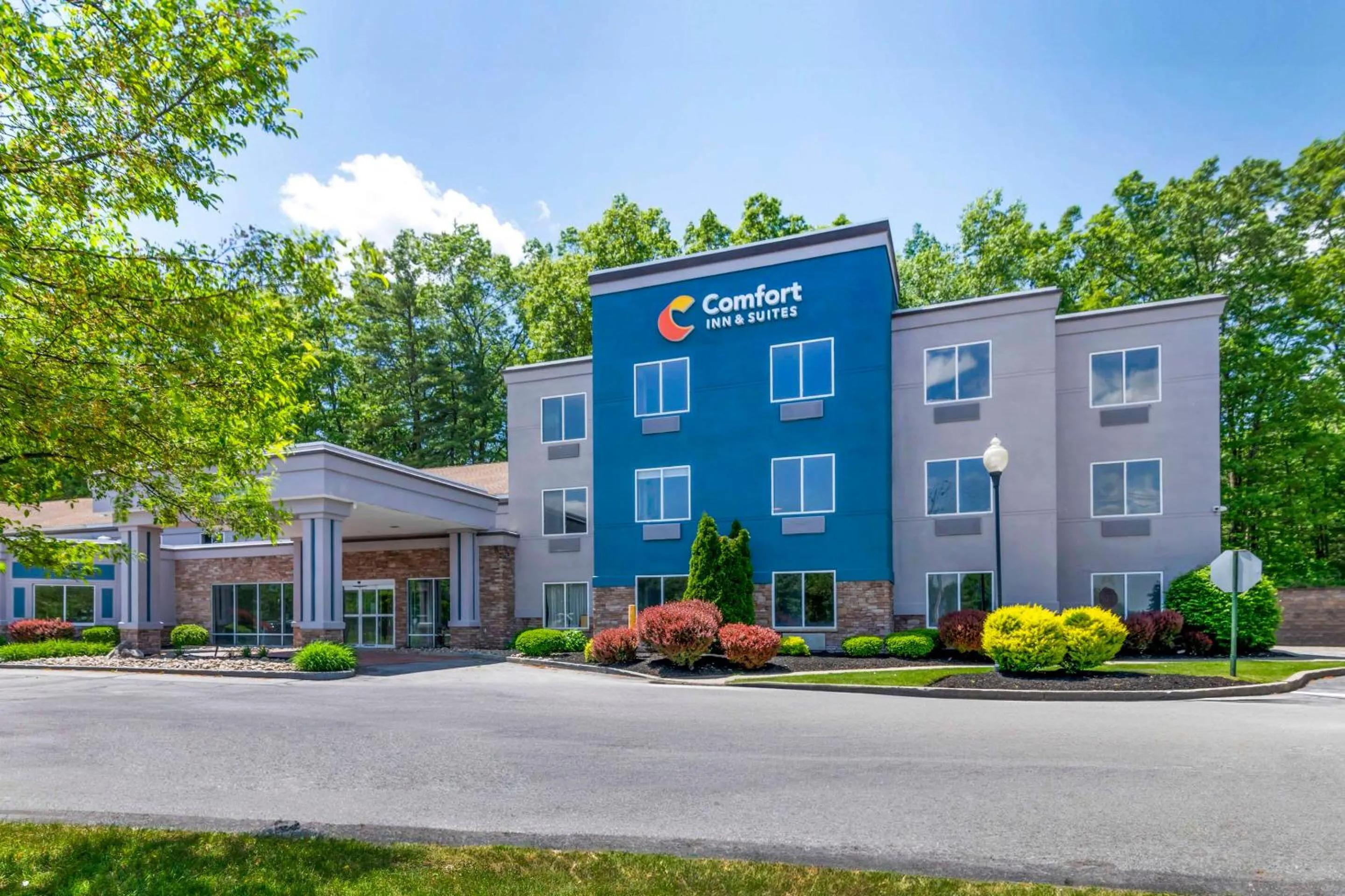 Property building in Comfort Inn & Suites Saratoga Springs