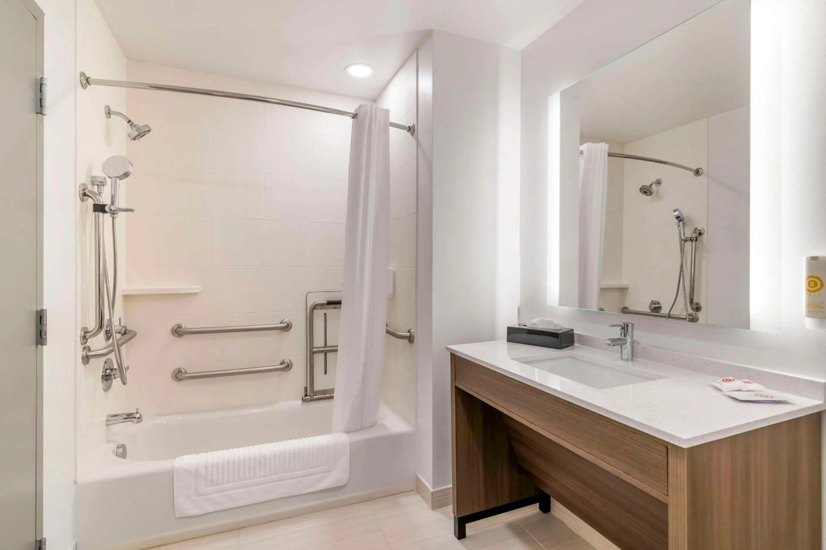 Bedroom in Comfort Inn & Suites Saratoga Springs