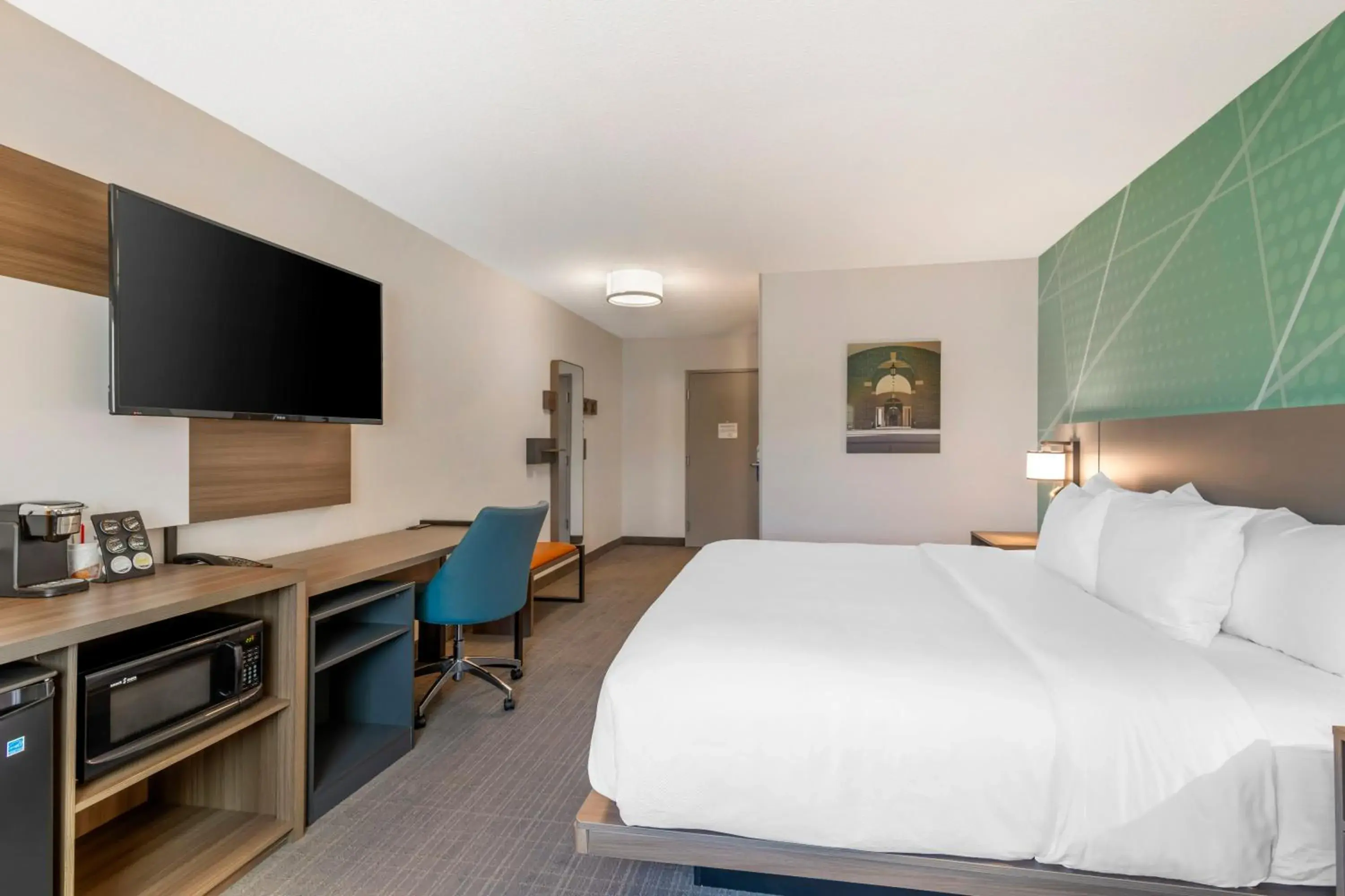 King Room - Non Smoking in Comfort Inn & Suites Saratoga Springs King Room - Non Smoking in Comfort Inn & Suites Saratoga Springs